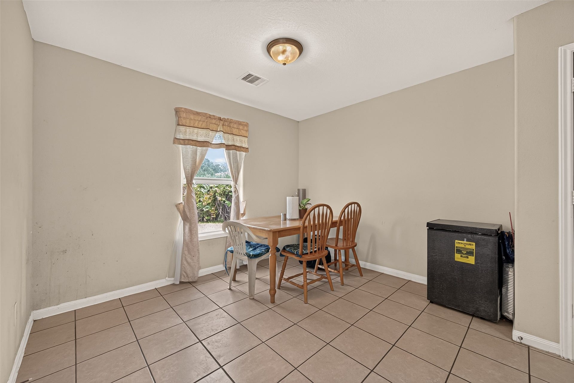 11722 Elizabeth Court, Pinehurst, TX 77362 Dining area.