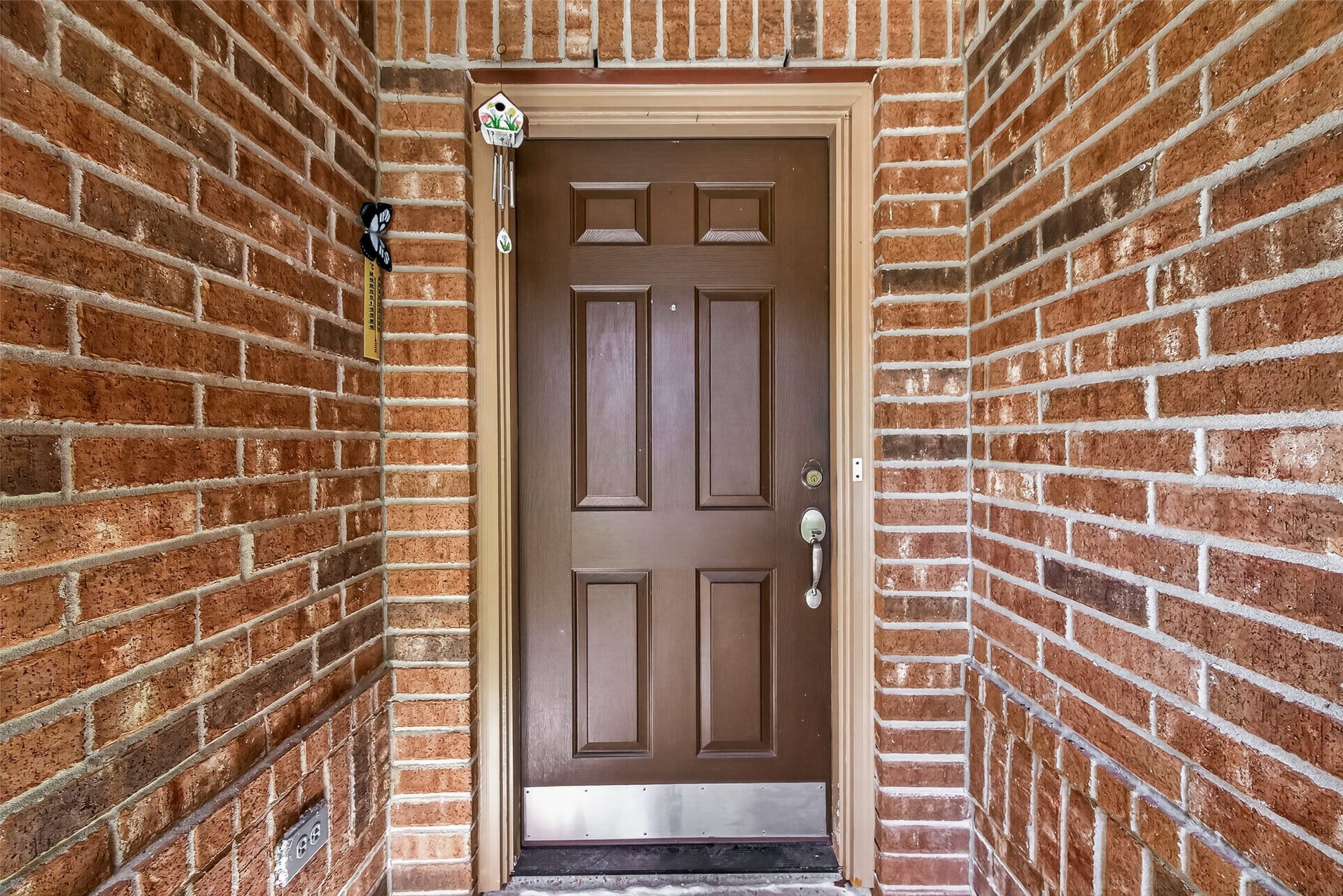 11722 Elizabeth Court, Pinehurst, TX 77362 Covered Entry
