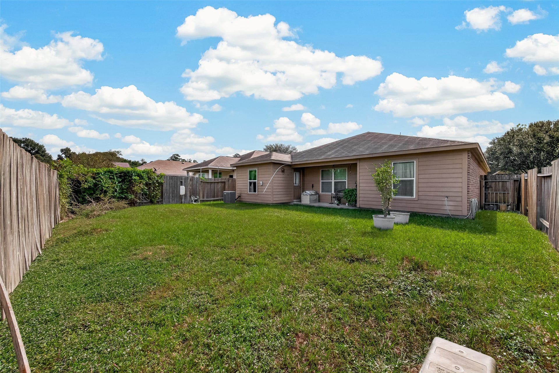 11722 Elizabeth Court, Pinehurst, TX 77362 Spacious yard with covered patio.