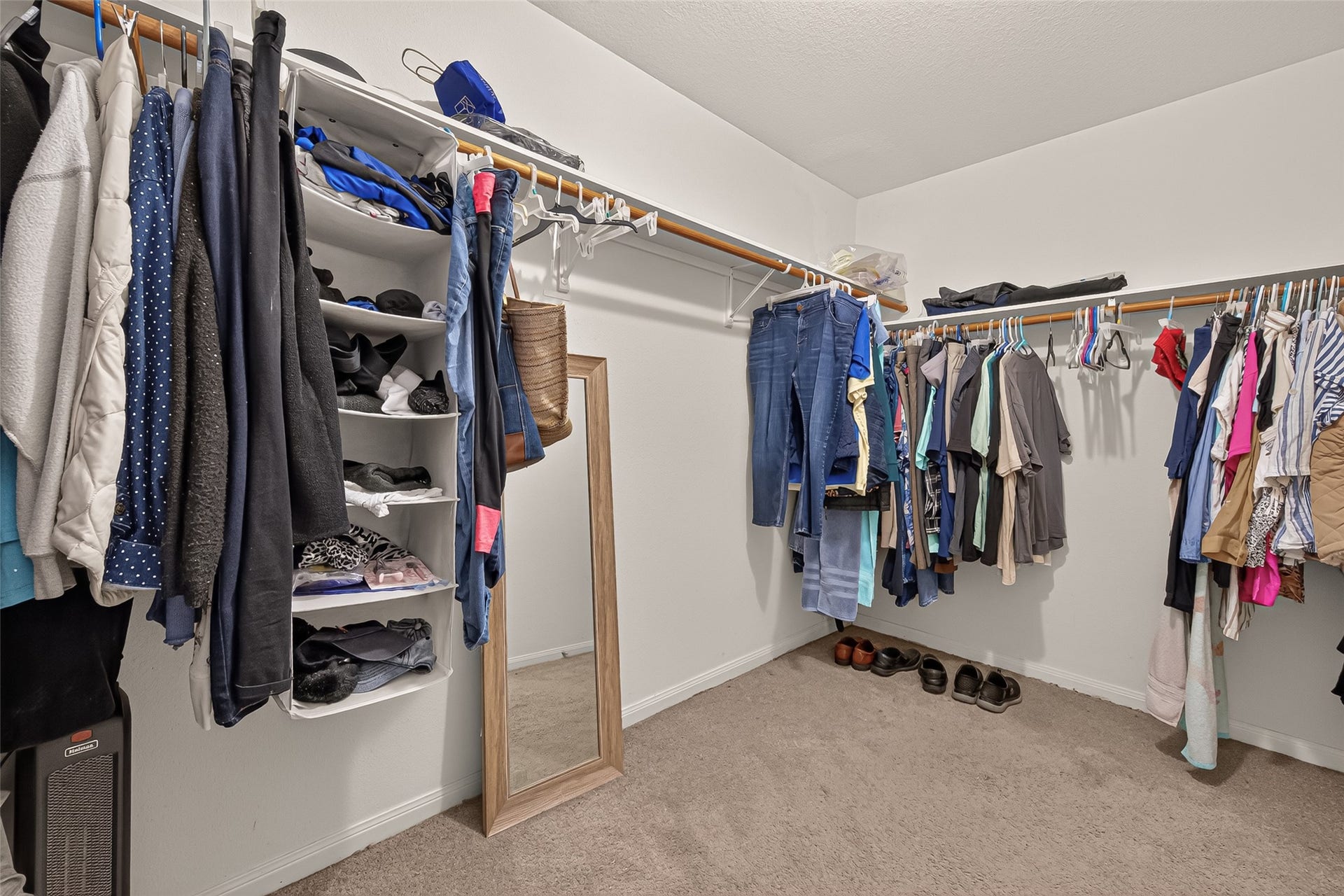 11722 Elizabeth Court, Pinehurst, TX 77362 Walk-in closet.