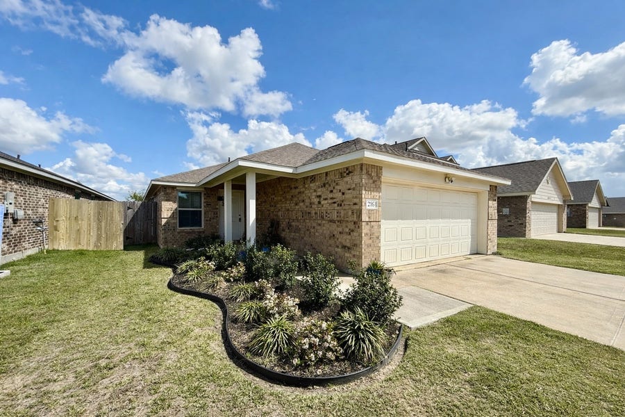 Property photo for 216 Bennett Loop, Angleton, TX