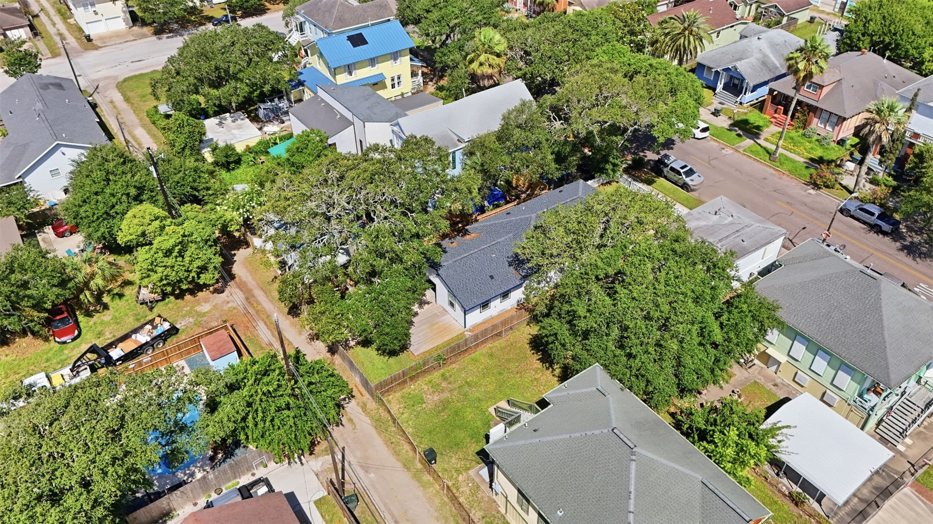 3511 Avenue Q, Galveston, TX 77550 3511 Avenue Q, Galveston, TX 77550