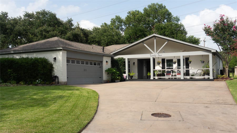 Property photo for 24 Wellington Drive, Sugar Land, TX