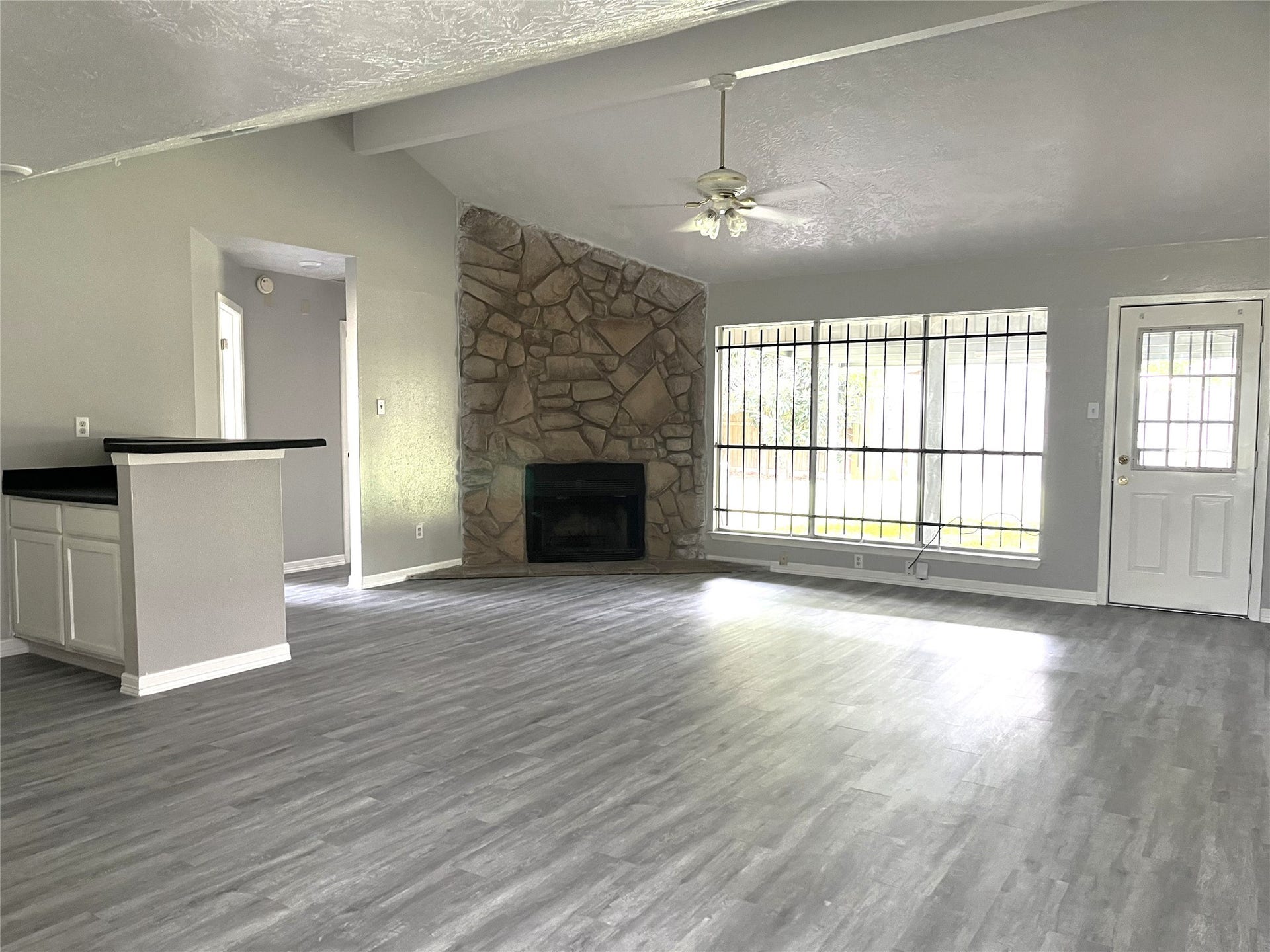 1907 Aldates Drive, Houston, TX 77015 Living area with vaulted ceilings, fireplace and dry bar
