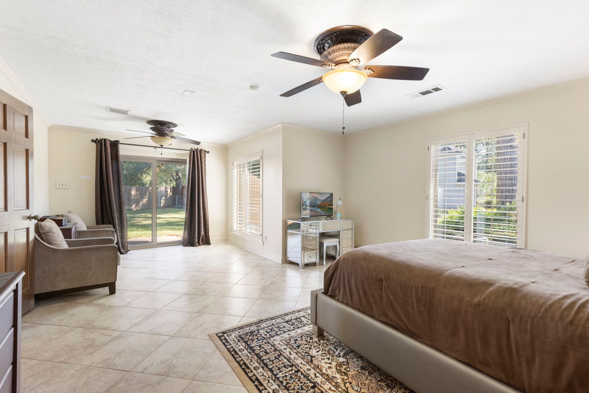 8202 Forest Ridge Road, Spring, TX 77379 Primary suite privately tucked away on the 1st floor features private nature views and backyard access.