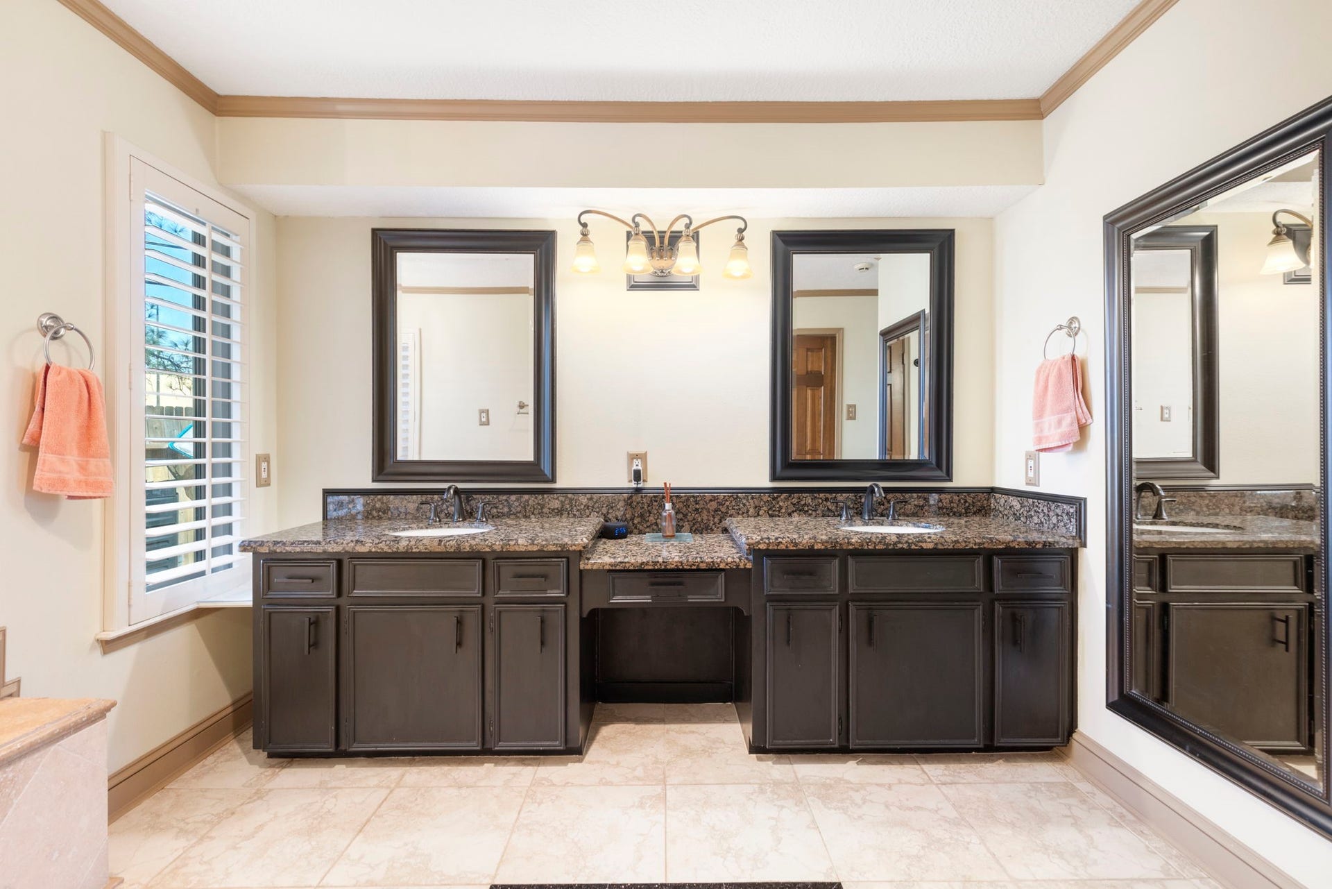 8202 Forest Ridge Road, Spring, TX 77379 Double vanities, granite counters, plantation shutters and full length mirror.