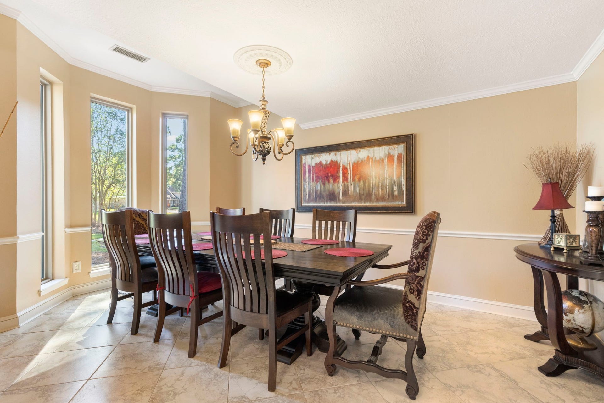 8202 Forest Ridge Road, Spring, TX 77379 Formal dining room w/unique bay windows overlooking front yard is large enough to host your big dinner parties.
