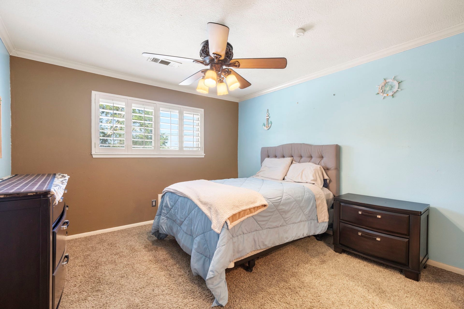 8202 Forest Ridge Road, Spring, TX 77379 So many spaces for your large family.