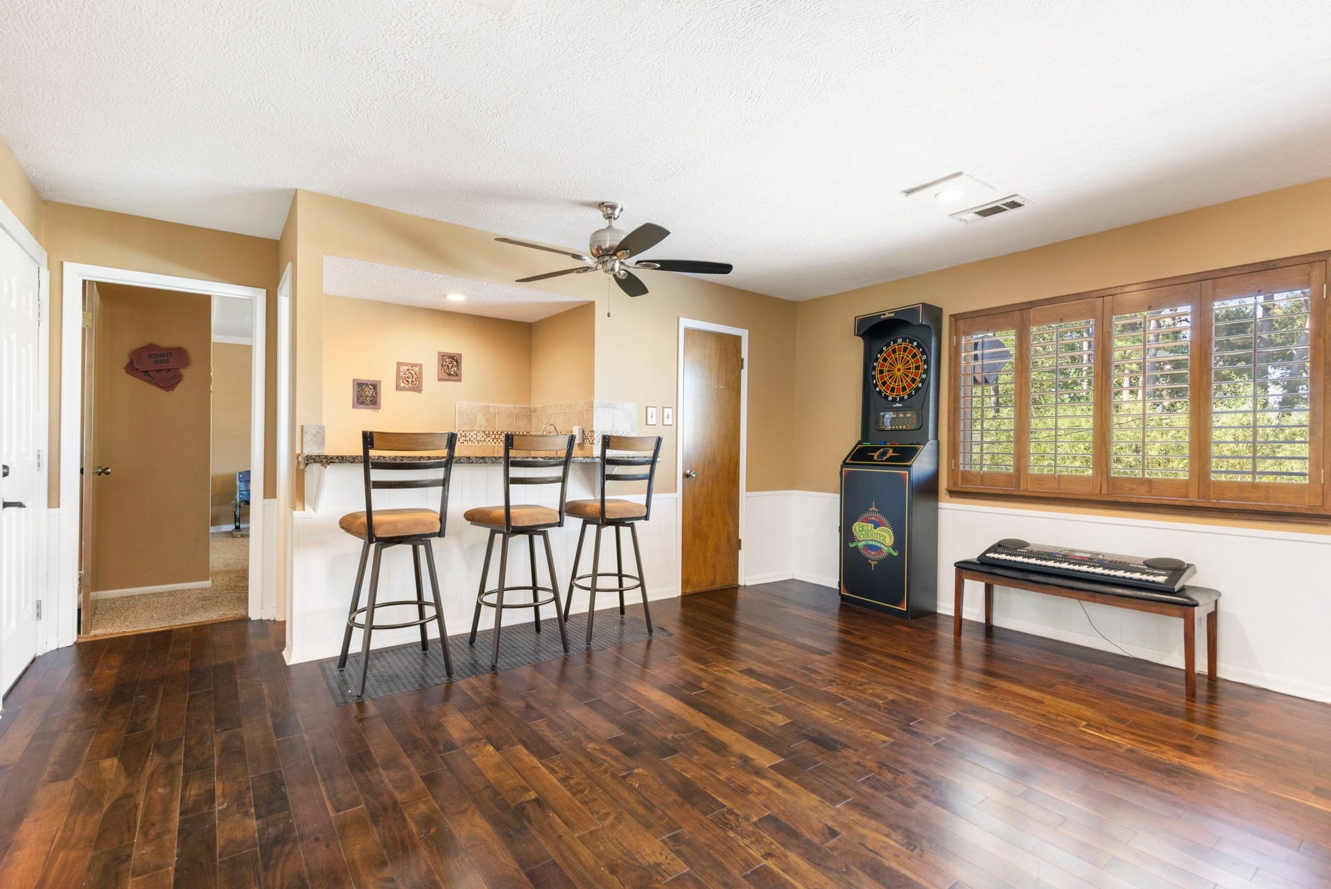 8202 Forest Ridge Road, Spring, TX 77379 The gameroom has a wet bar, has a huge closet and leads to the media room.
