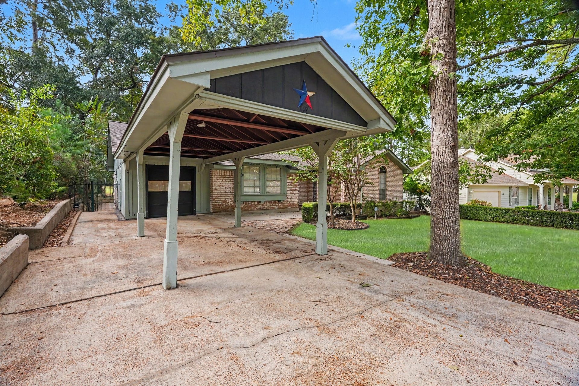 429 Deep Dale Lane, Conroe, TX 77304 This home features extra side parking for bicycles, golf carts and the like adjacent to the covered space, perfect for accommodating all types of transporation!