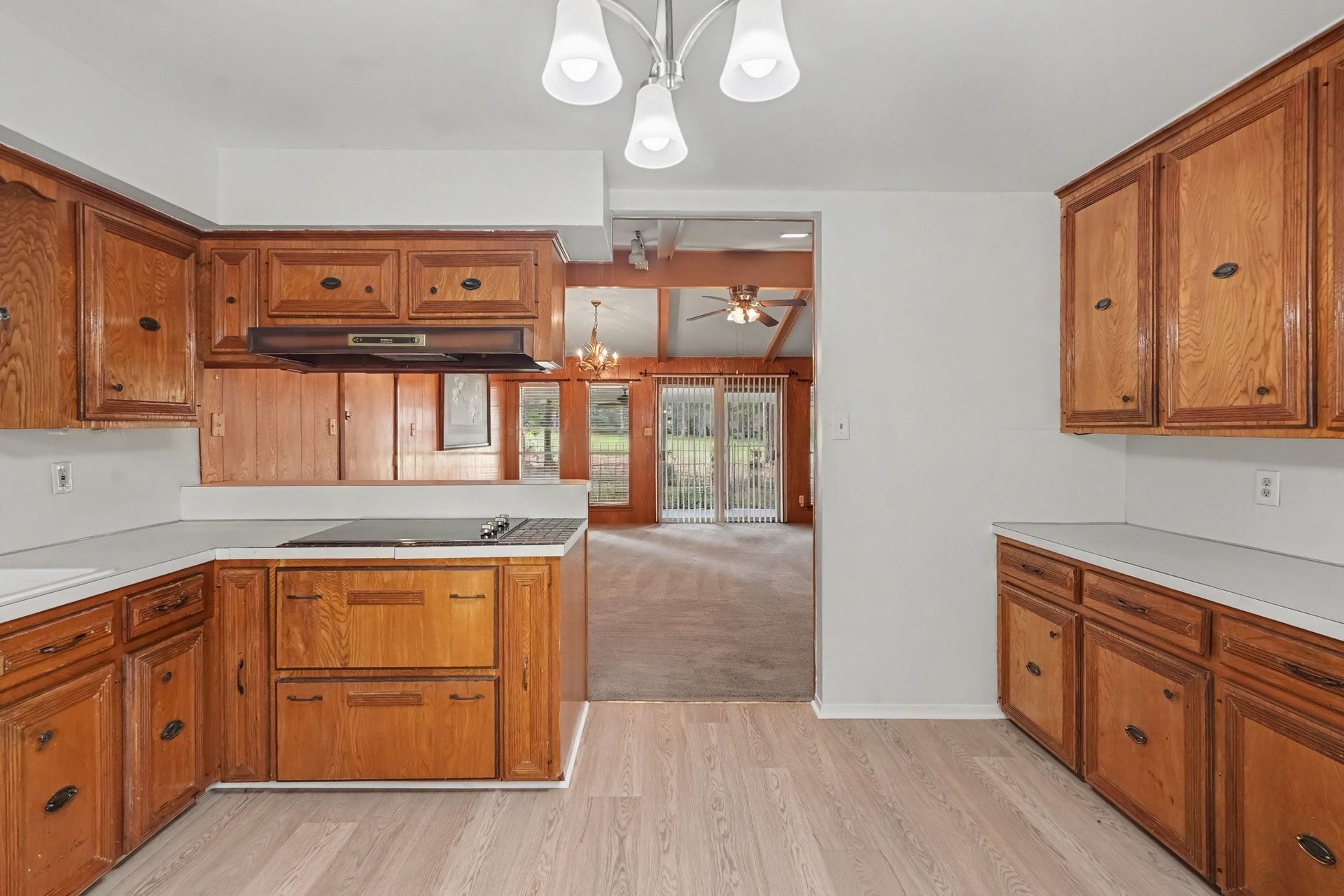 429 Deep Dale Lane, Conroe, TX 77304 This home features a desirable semi-open floor plan that is perfect for entertaining guests while keeping the dishes at bay!