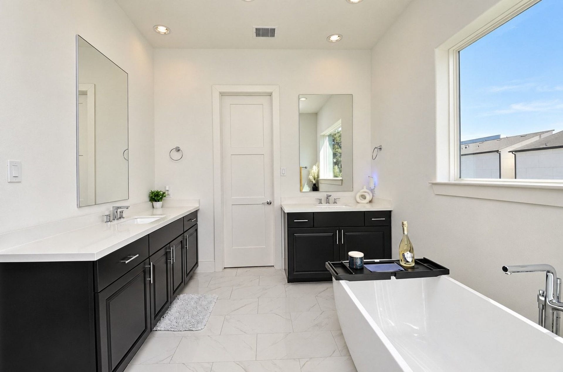 2414 Canal Street, #A, Houston, TX 77003 Primary bath.
