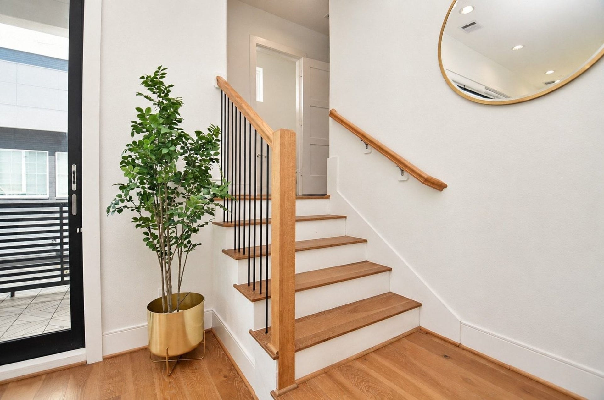 2414 Canal Street, #A, Houston, TX 77003 Half bath on second floor landing.