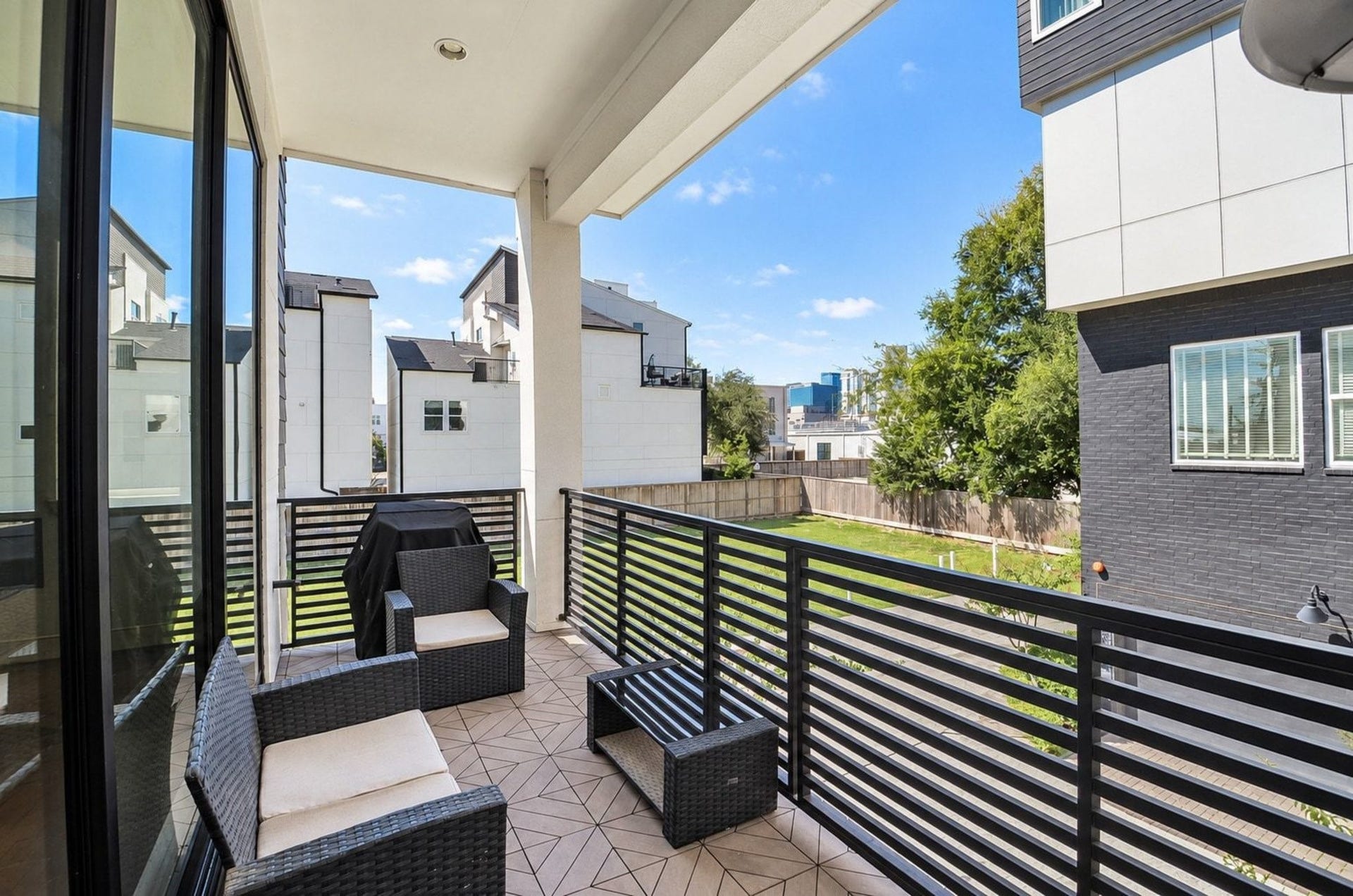 2414 Canal Street, #A, Houston, TX 77003 Great downtown views and a gas hook up for grilling.