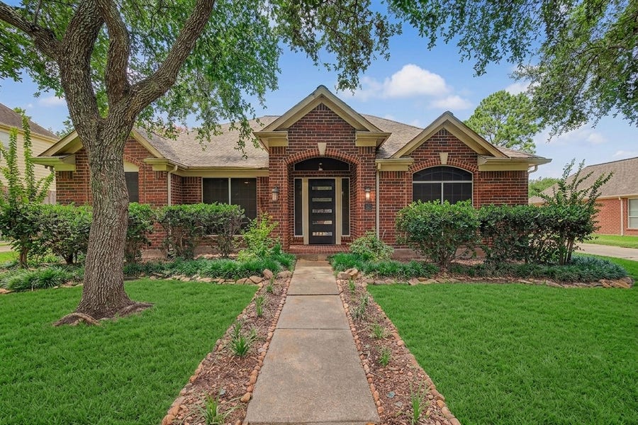 Property photo for 1210 Bob White Drive, Friendswood, TX
