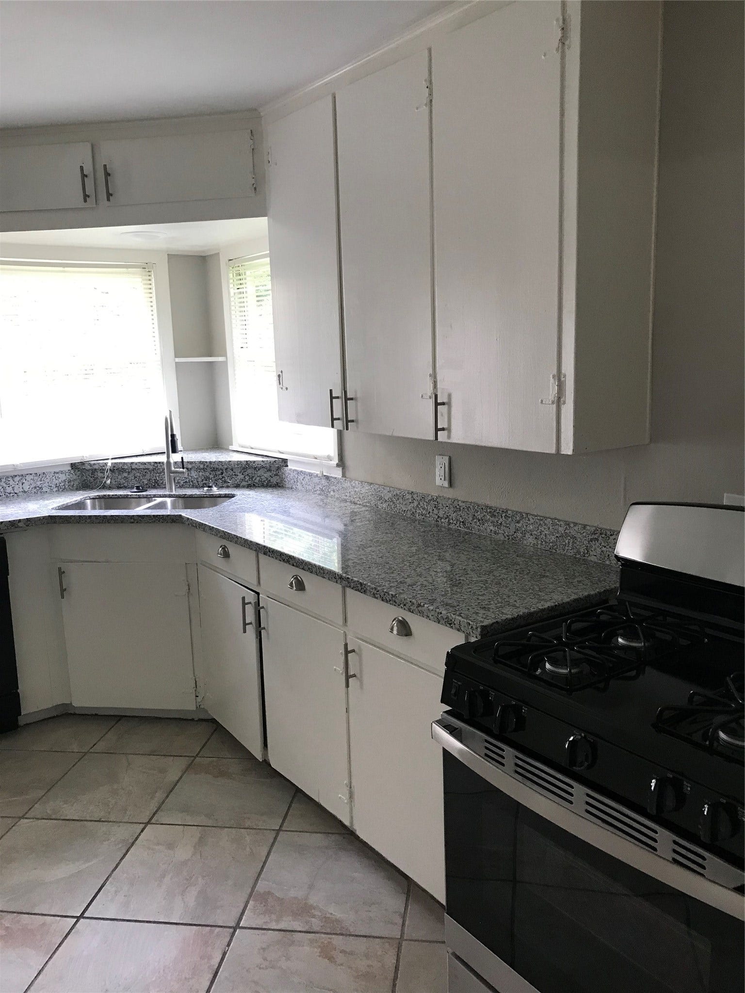 2702 N Camp Circle, La Marque, TX 77568 2702 N Camp Circle, La Marque, TX 77568