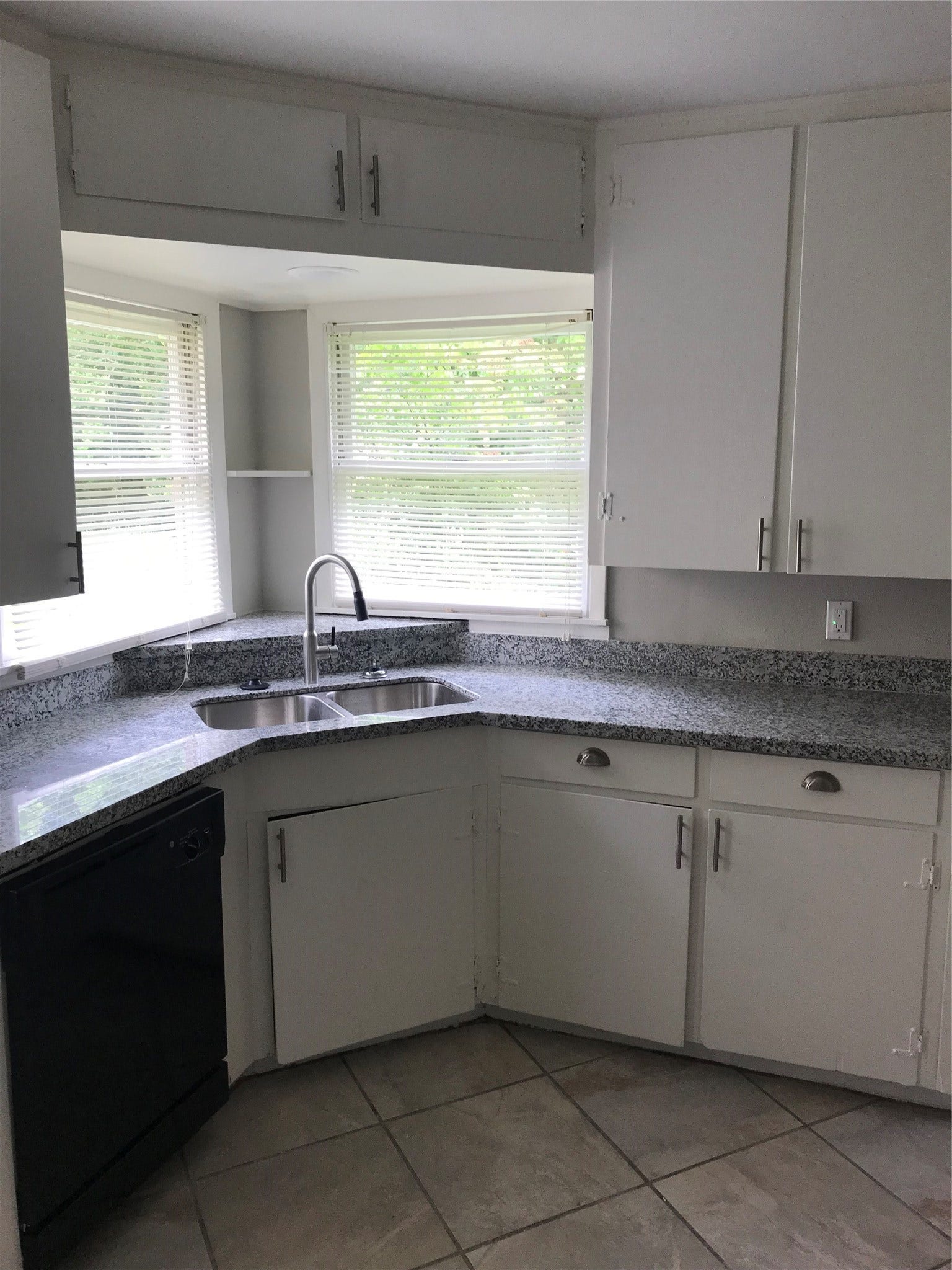2702 N Camp Circle, La Marque, TX 77568 2702 N Camp Circle, La Marque, TX 77568