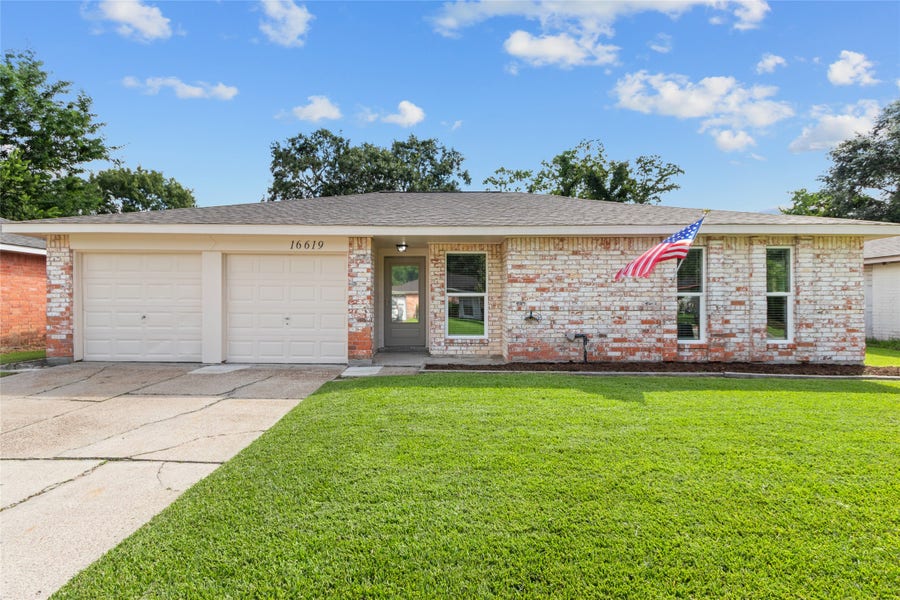 Property photo for 16619 Forest Bend Avenue, Friendswood, TX