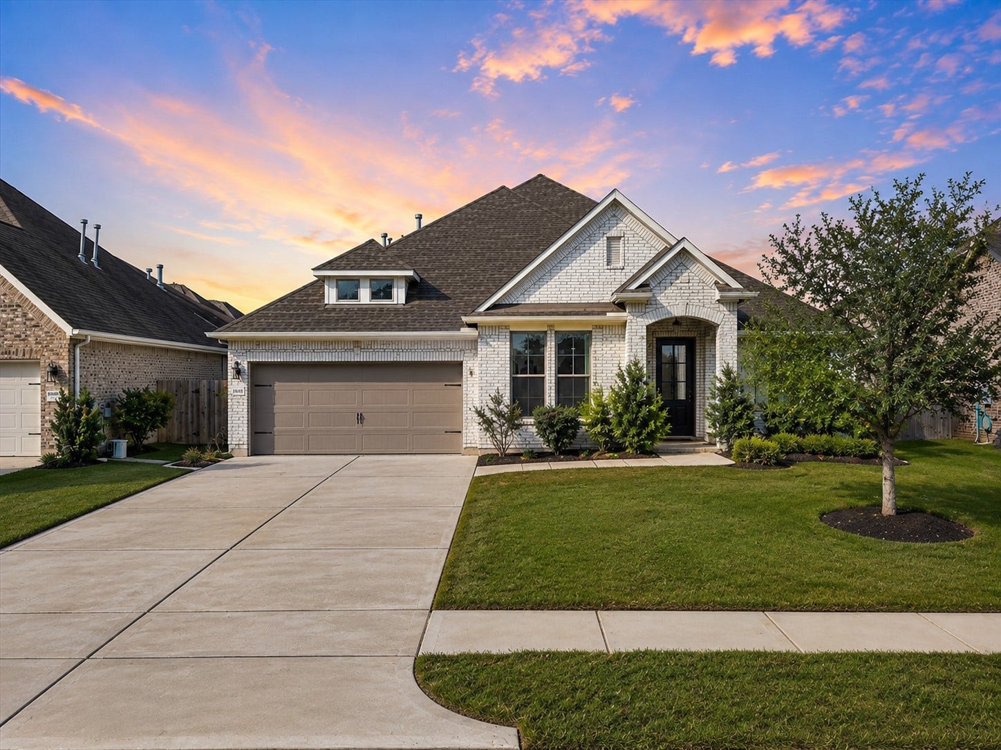 1714 Hartford Mills Lane, League City, TX 77573 Welcome home to 1714 Hartford Mills, a beautifully designed single-story residence offering space, comfort, and versatility in a highly desirable community.