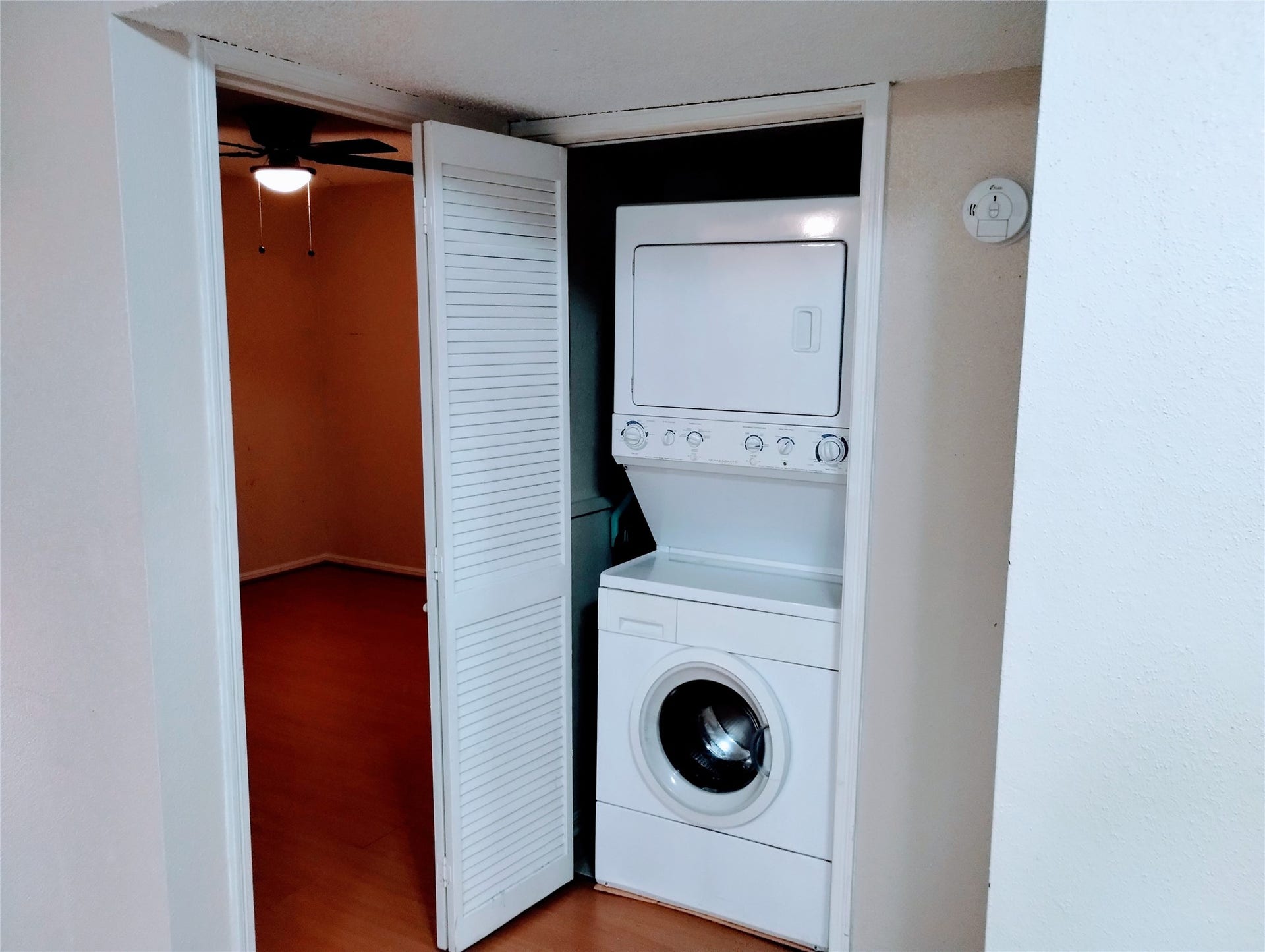 11201 Lynbrook Drive, #3807, Houston, TX 77042 Between the Primary Bedroom and Full Bath is the LAUNDRY space with a stackable washer & dryer covered by louvered, bi-fold doors.
