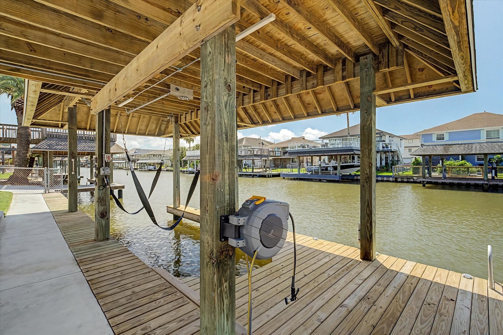 273 Barracuda Street, Bayou Vista, TX 77563