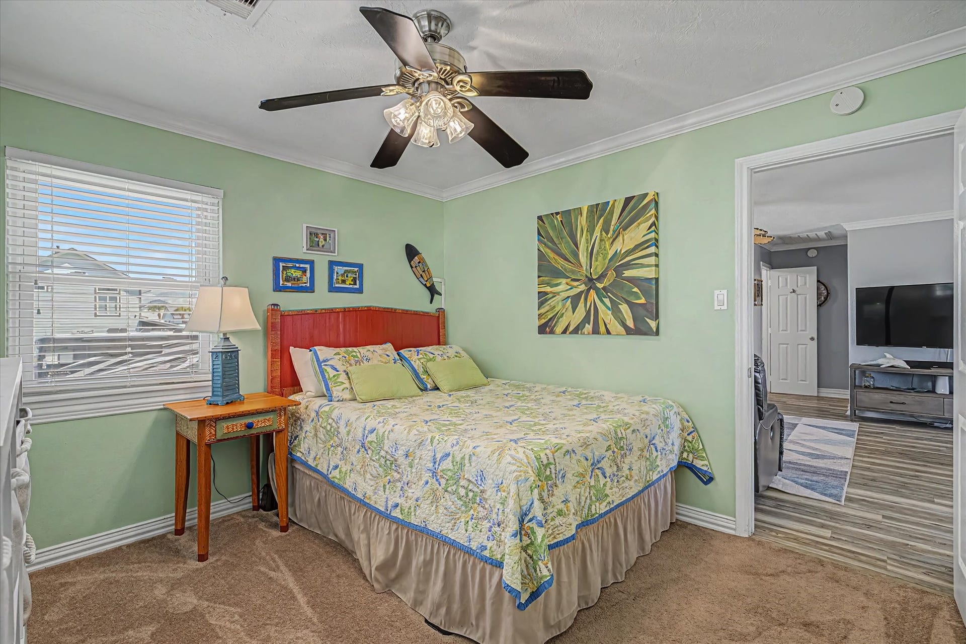 273 Barracuda Street, Bayou Vista, TX 77563