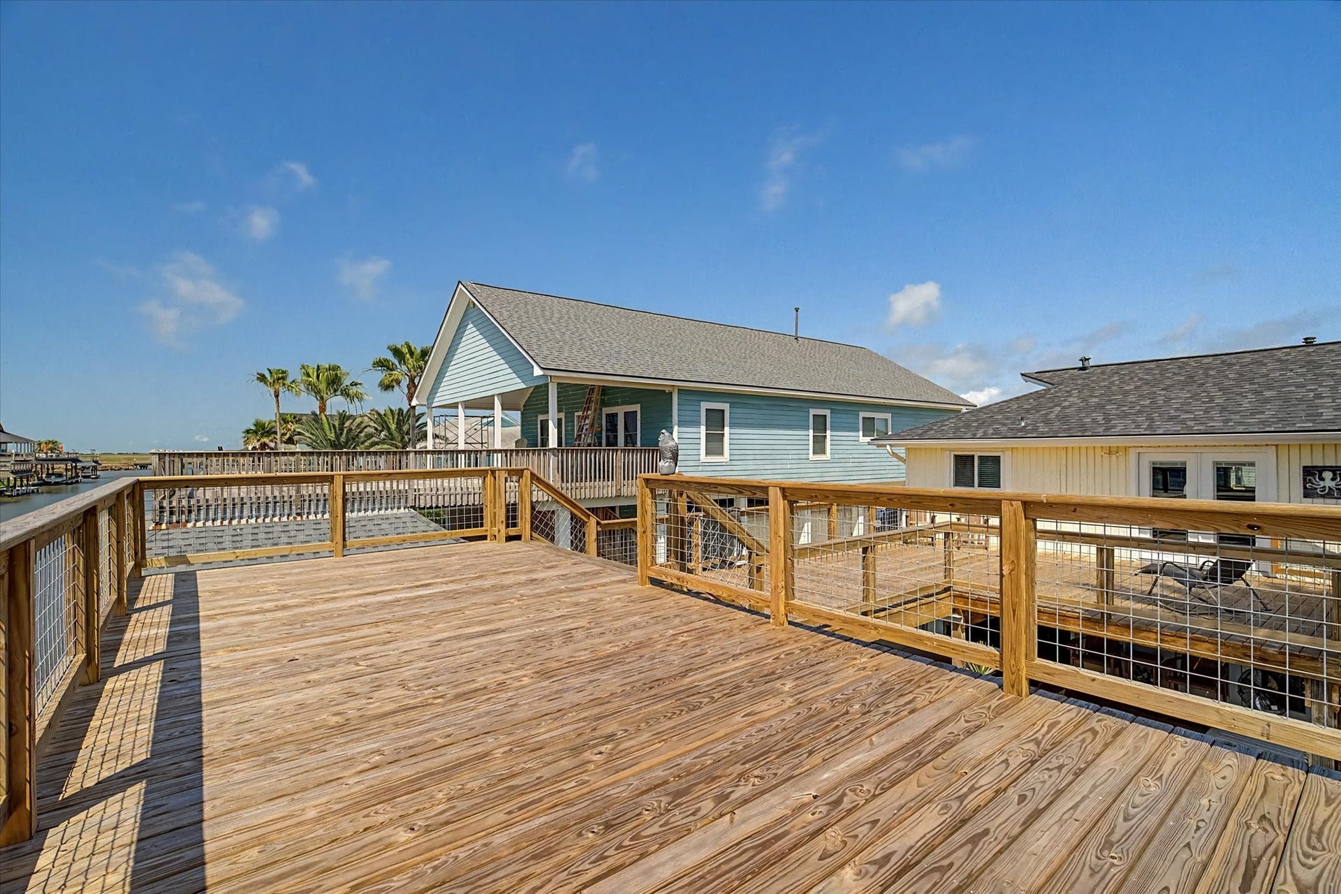 273 Barracuda Street, Bayou Vista, TX 77563