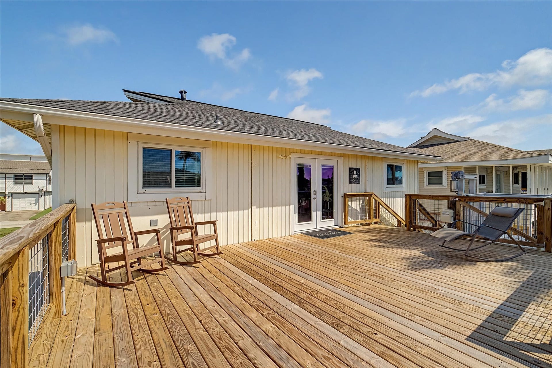 273 Barracuda Street, Bayou Vista, TX 77563