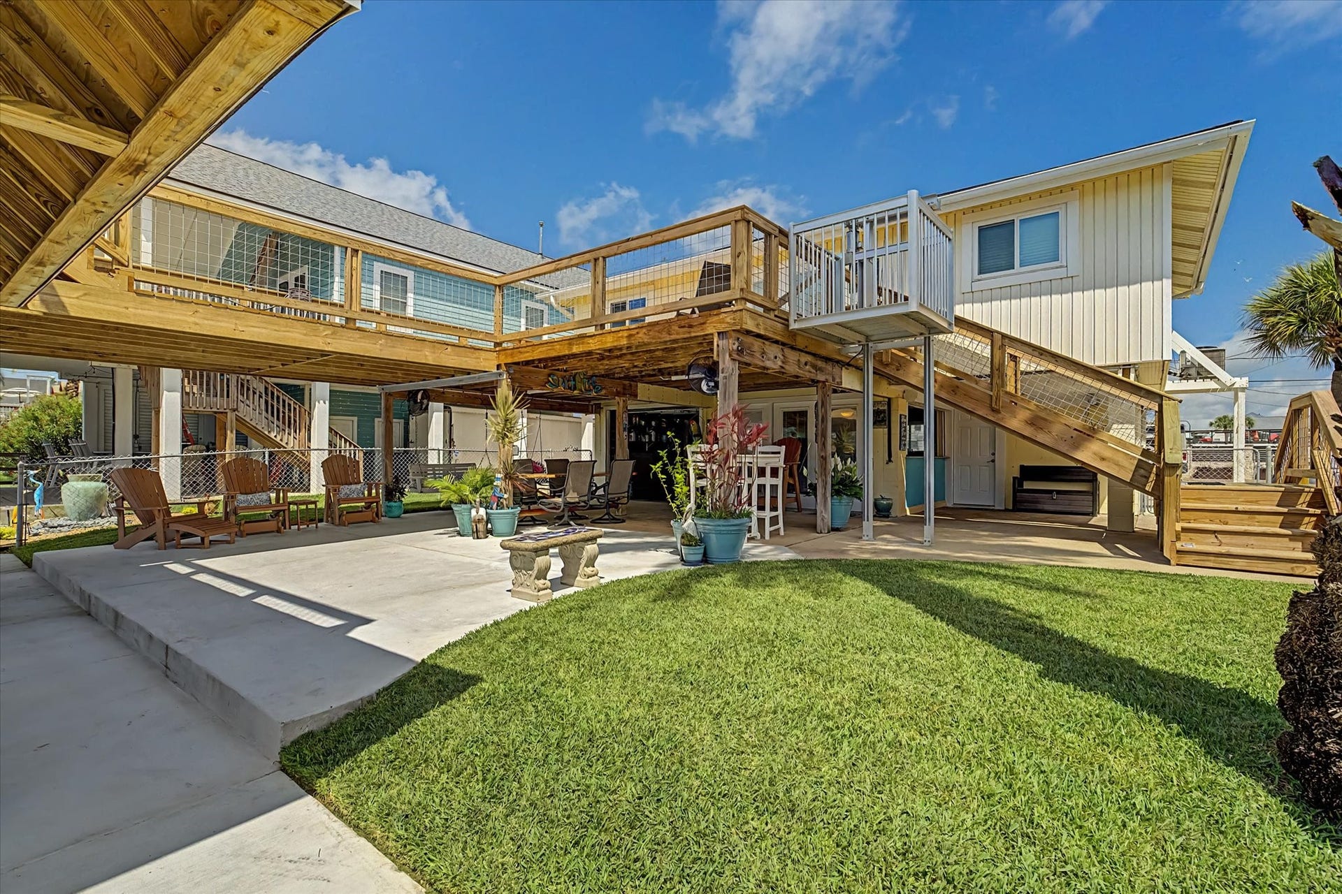 273 Barracuda Street, Bayou Vista, TX 77563