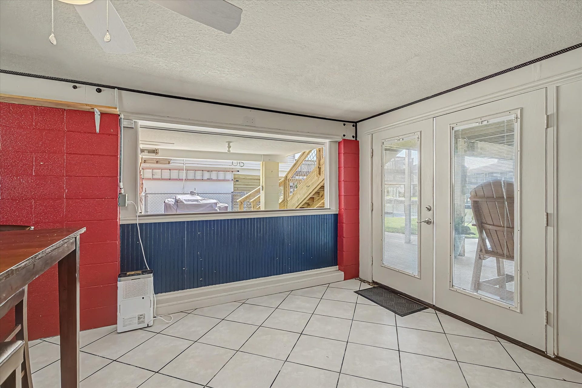 273 Barracuda Street, Bayou Vista, TX 77563