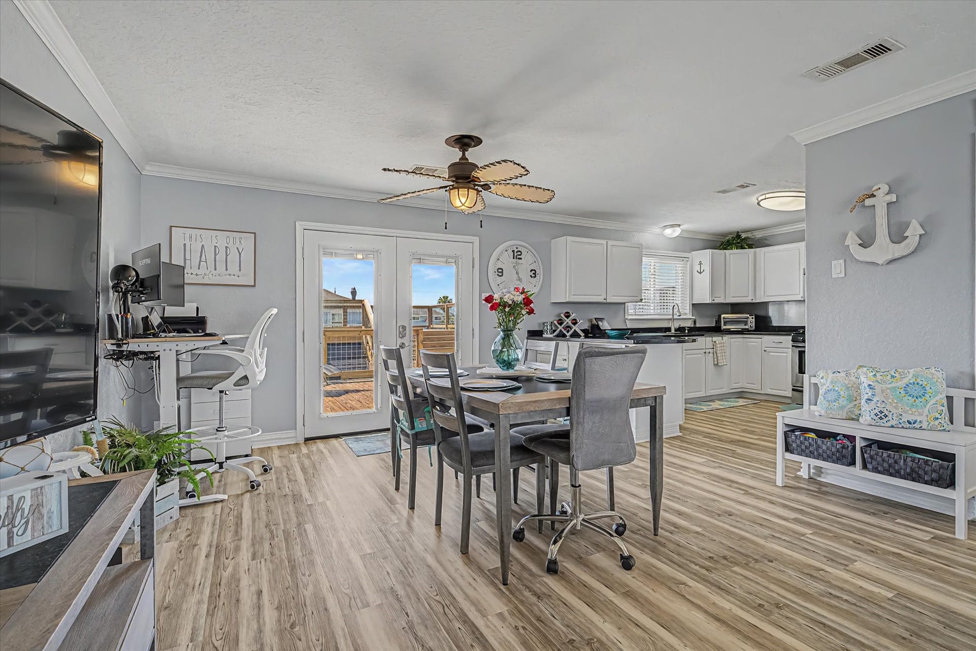 273 Barracuda Street, Bayou Vista, TX 77563