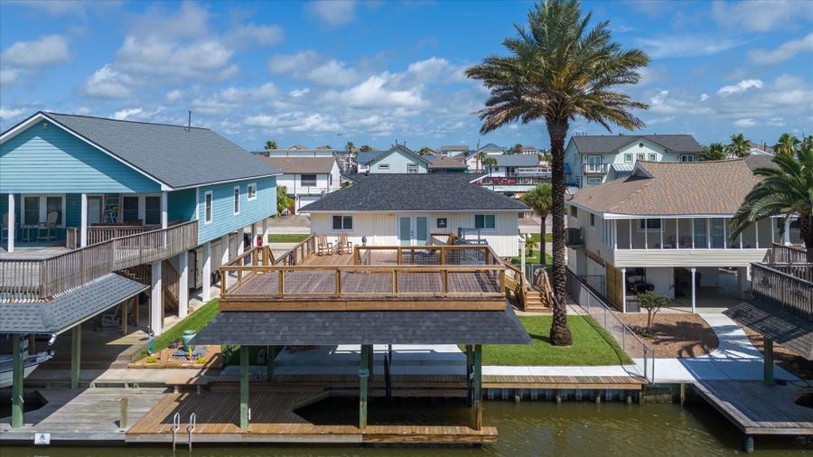 Property photo for 273 Barracuda Street, Bayou Vista, TX