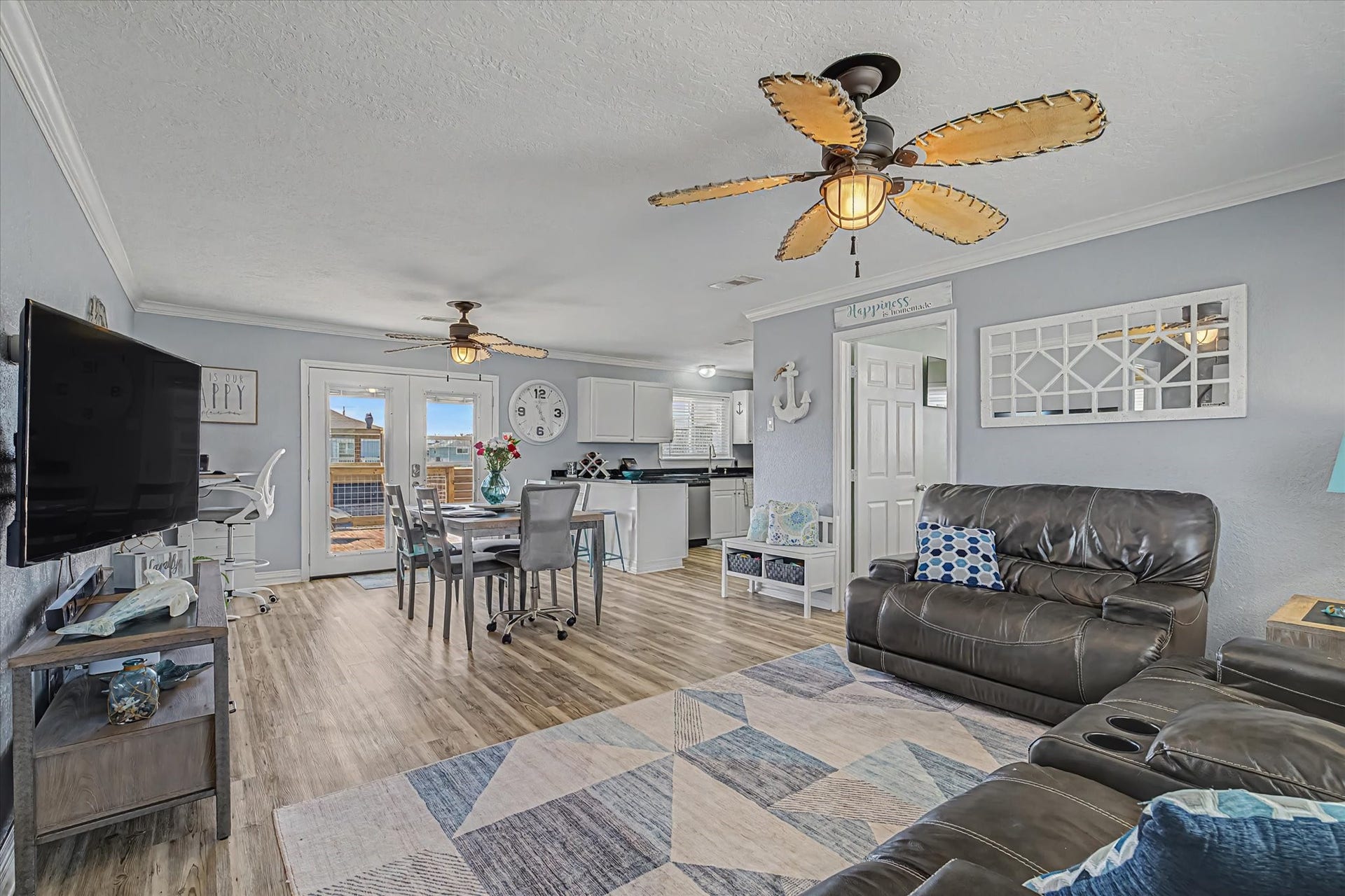 273 Barracuda Street, Bayou Vista, TX 77563