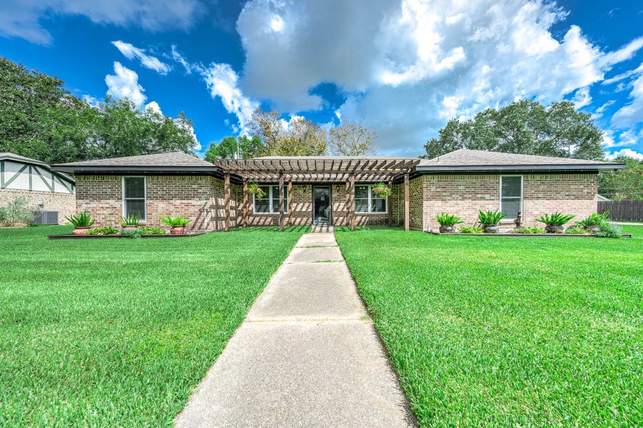 Property photo for 63 E County Road 136, Alvin, TX