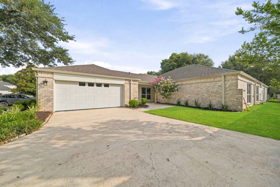 Property photo for 12 Wellington Lane, Sugar Land, TX