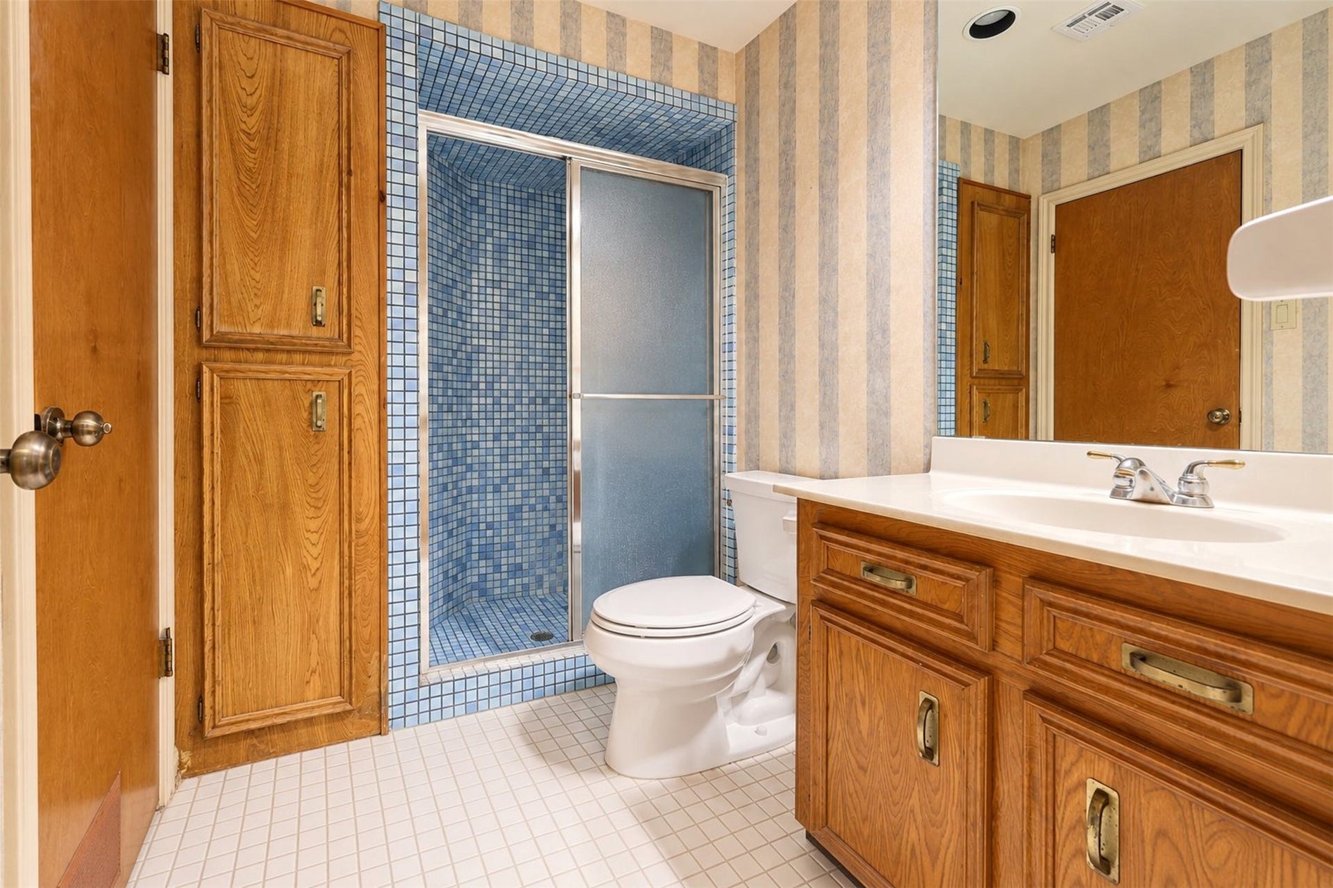 Second full bath downstairs.