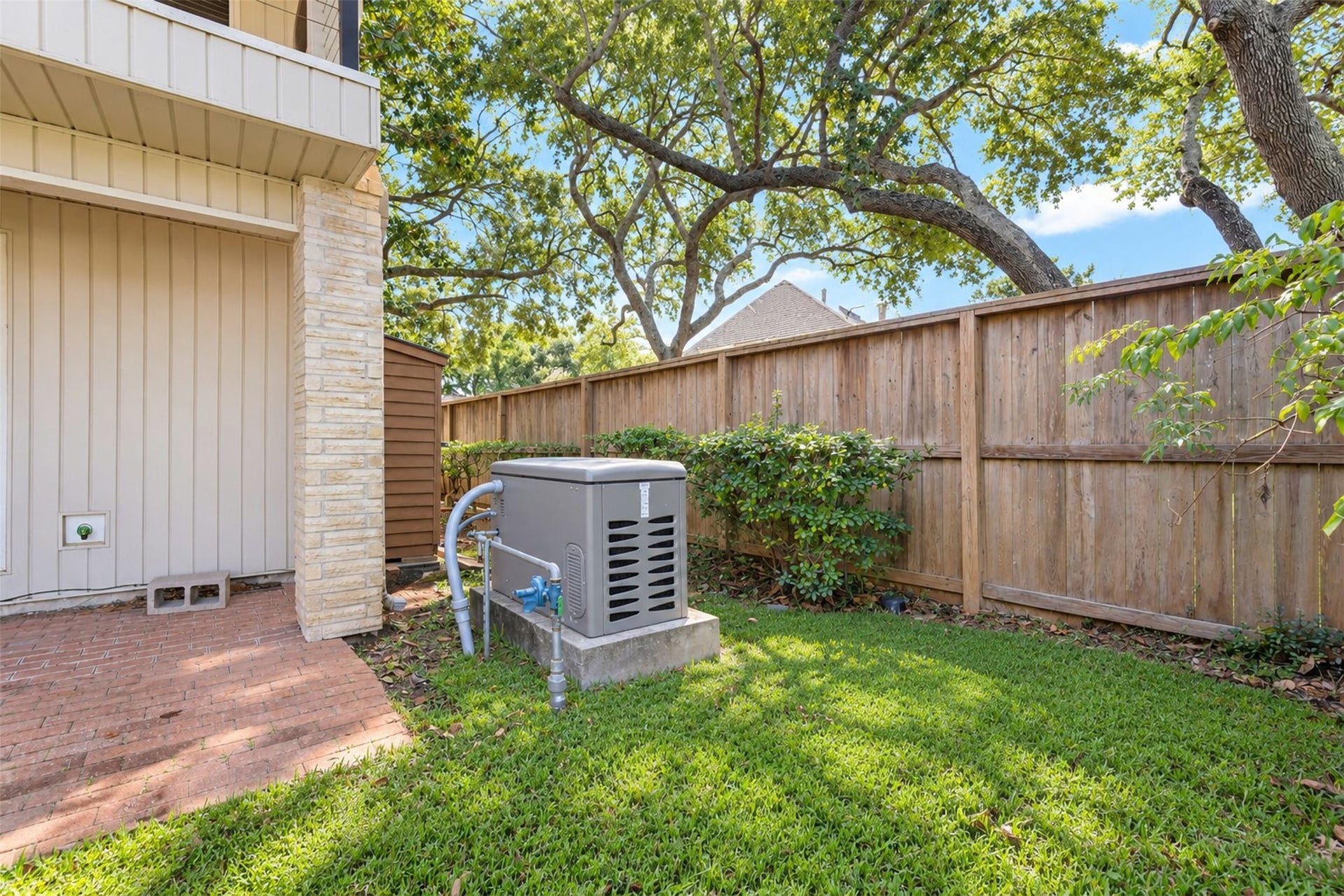 Whole house 20kW generator.