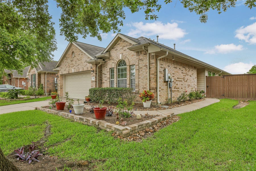 Property photo for 2310 Messina Drive, Pearland, TX
