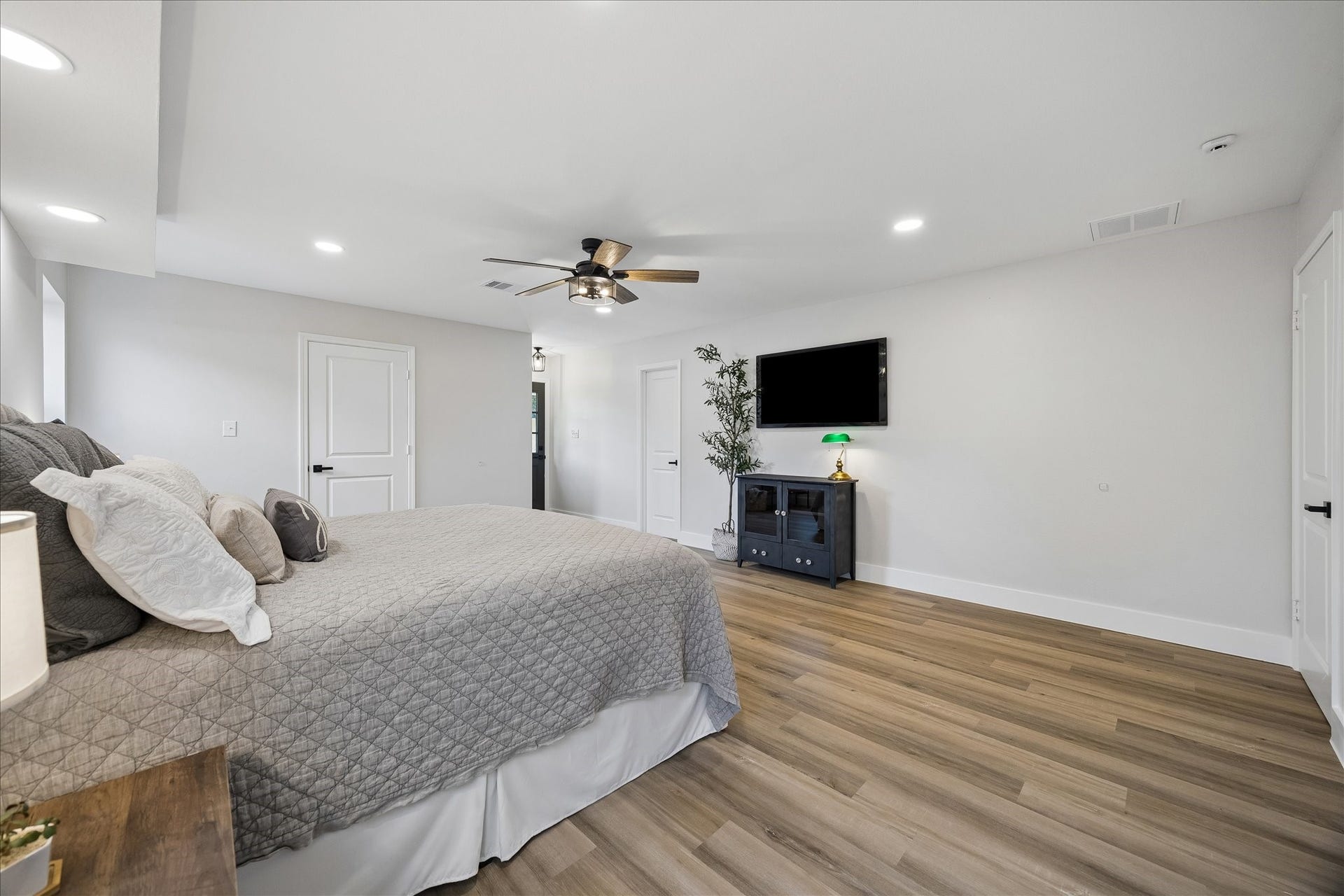 1827 Millwood Drive, Houston, TX 77008 1827 Millwood Drive, Houston, TX 77008