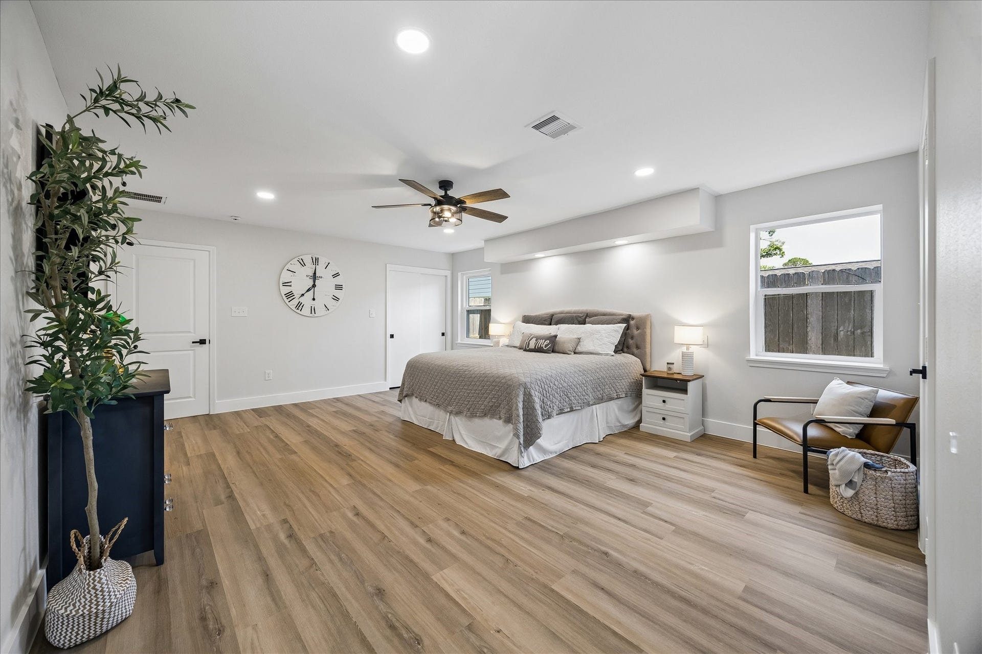 1827 Millwood Drive, Houston, TX 77008 1827 Millwood Drive, Houston, TX 77008