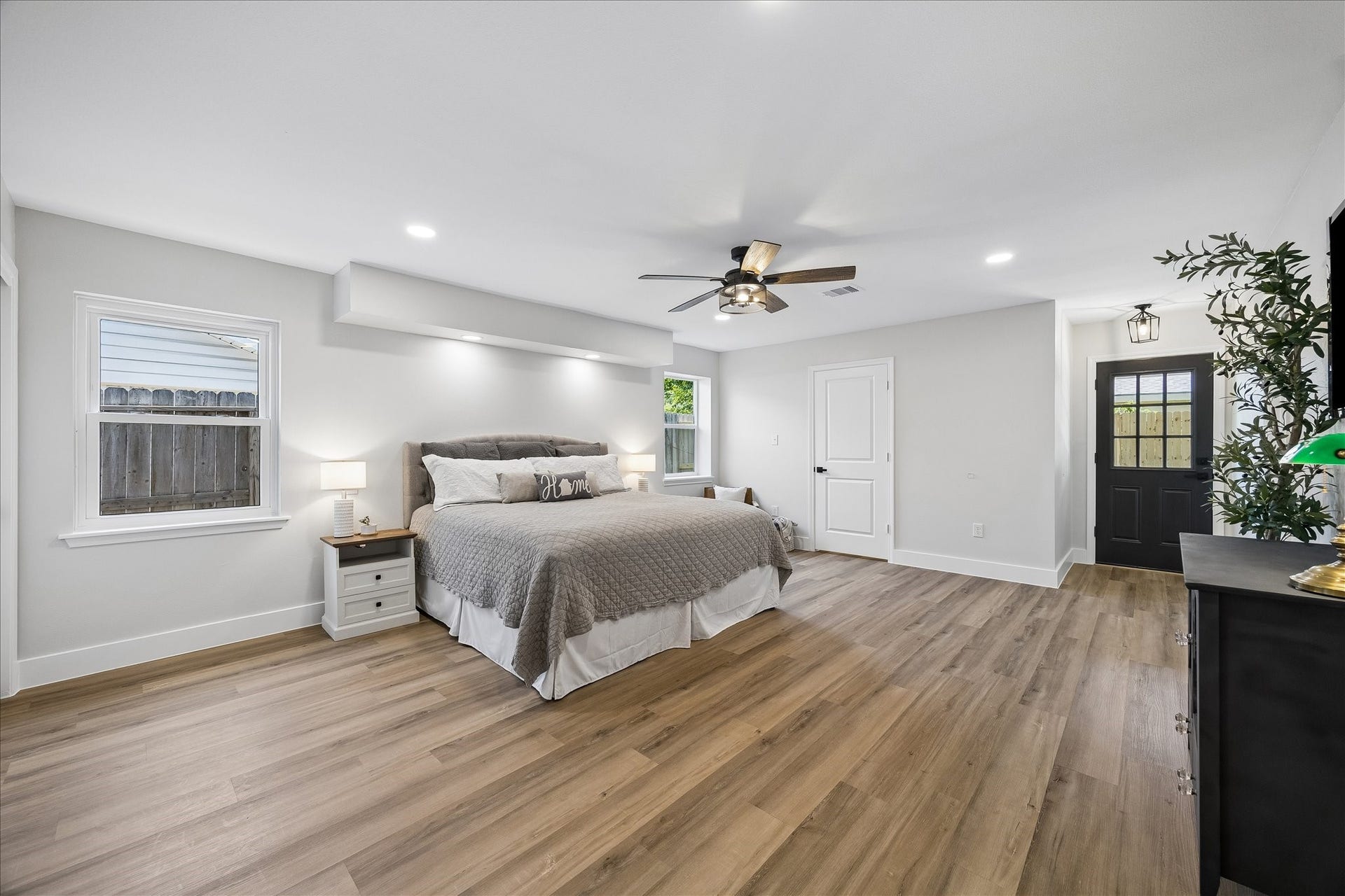 1827 Millwood Drive, Houston, TX 77008 1827 Millwood Drive, Houston, TX 77008