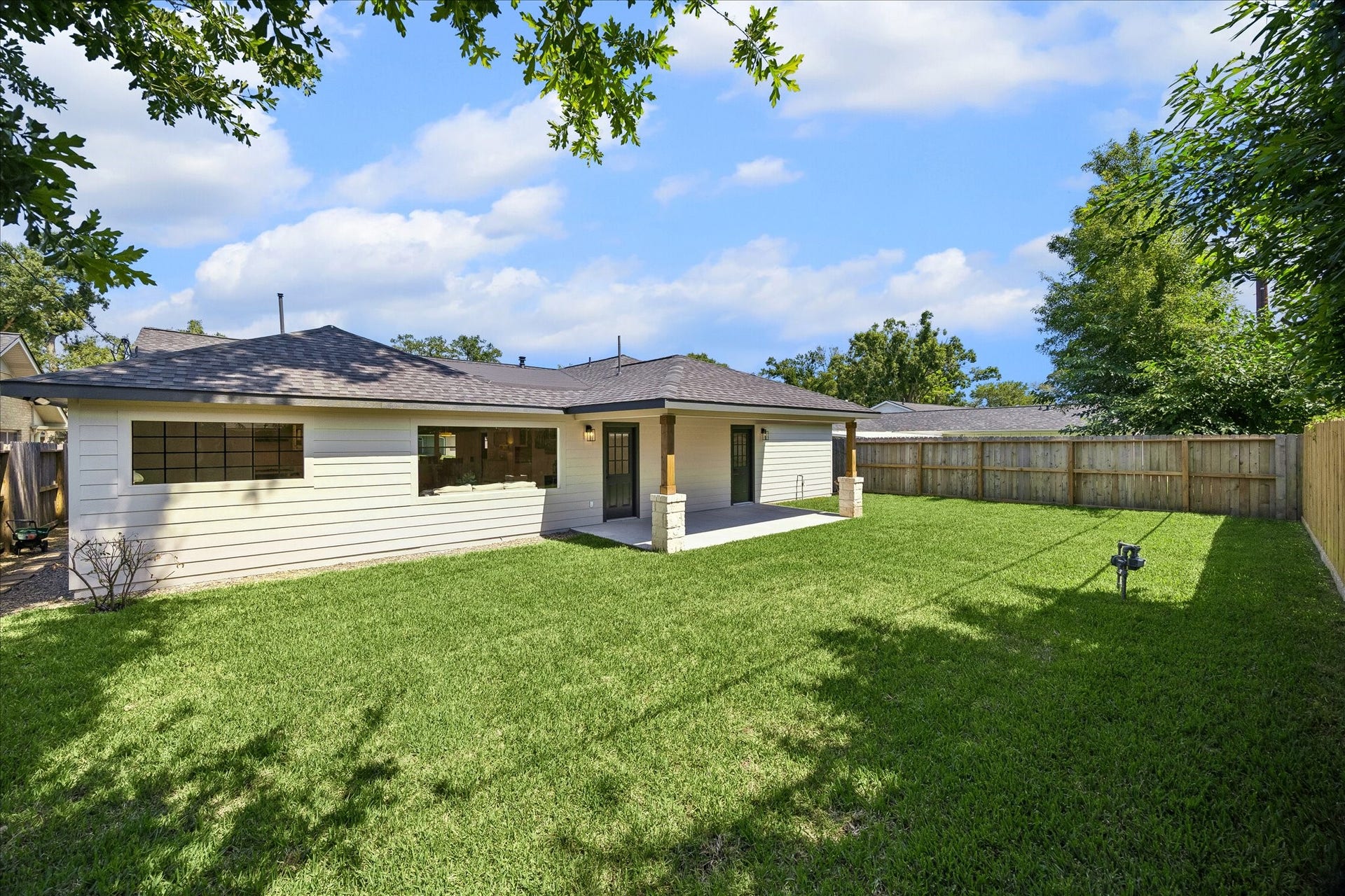 1827 Millwood Drive, Houston, TX 77008 1827 Millwood Drive, Houston, TX 77008