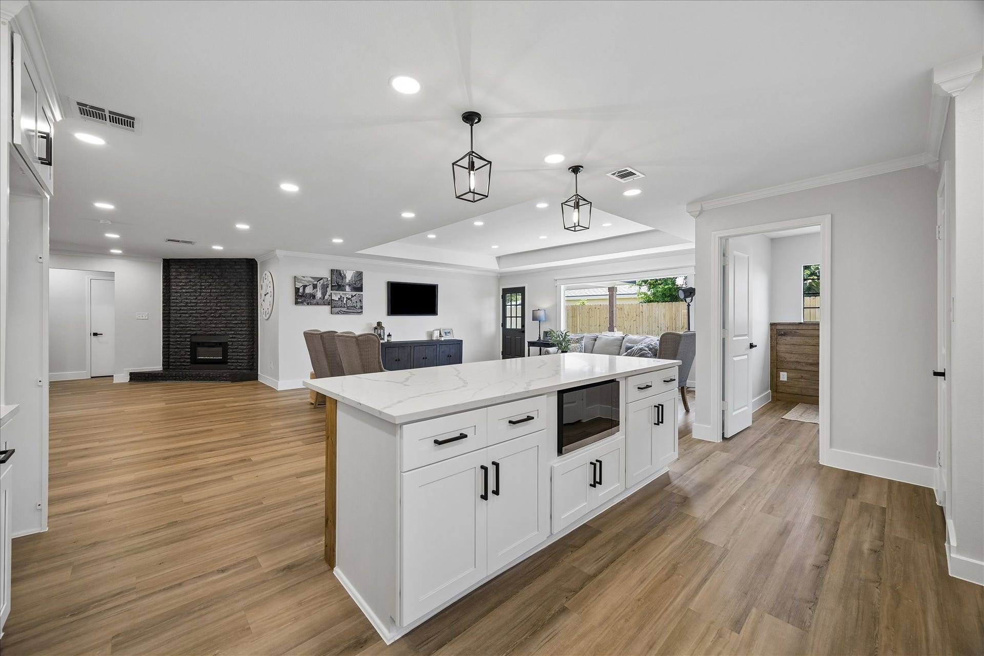 1827 Millwood Drive, Houston, TX 77008 1827 Millwood Drive, Houston, TX 77008