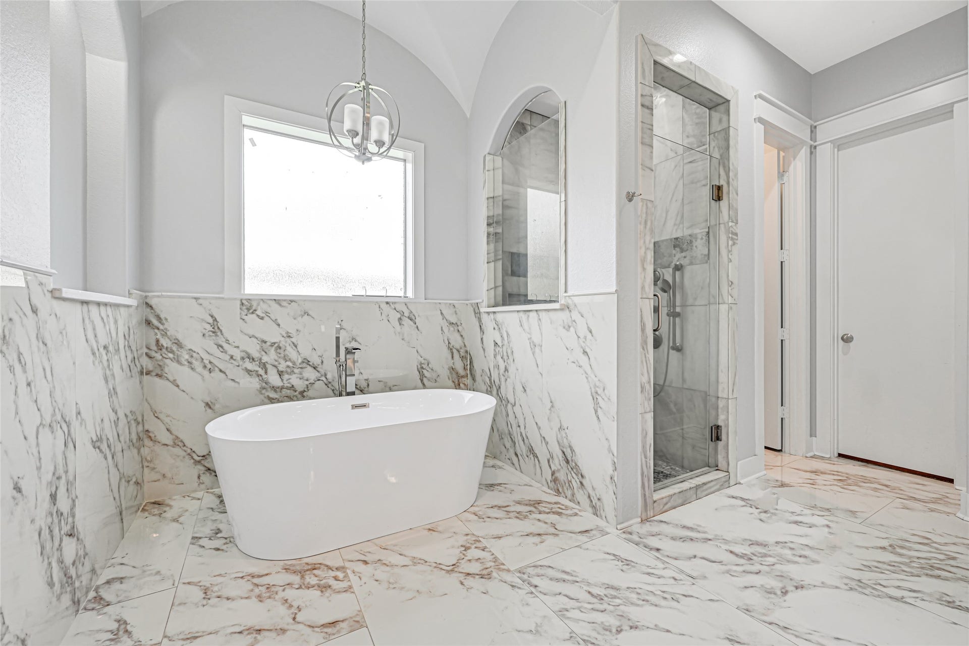 4210 Hidden Winds Drive, Spring, TX 77386 Freestanding soaking tub and separate glass-enclosed shower create an inviting retreat.