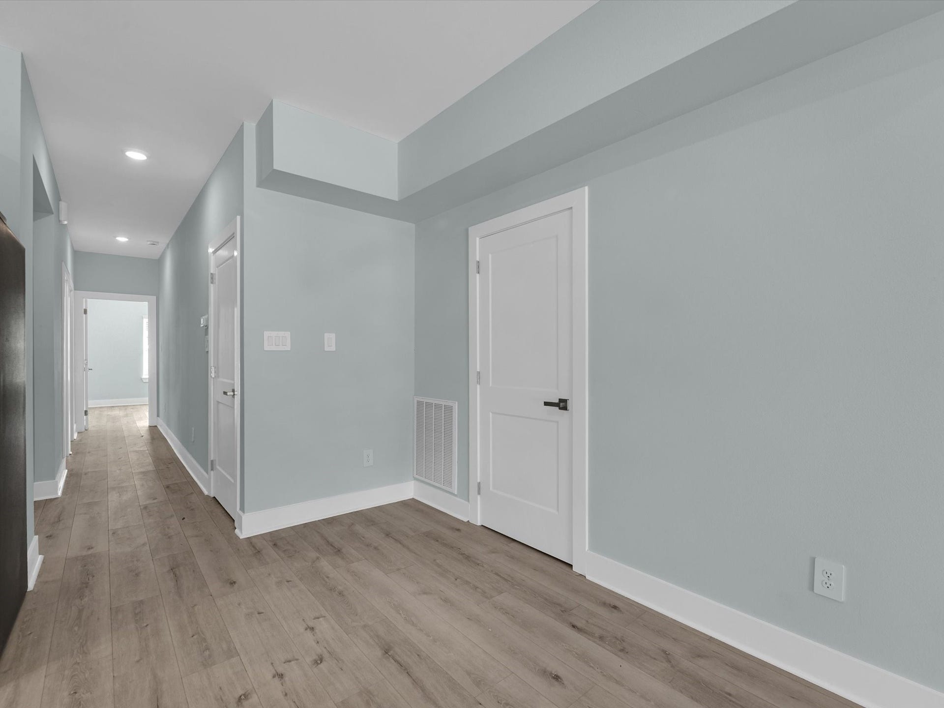 Hallway to bedrooms