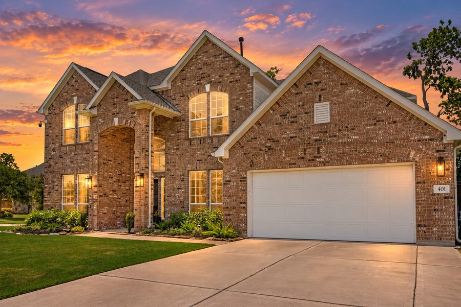 Property photo for 401 Bentwood Way, Clute, TX