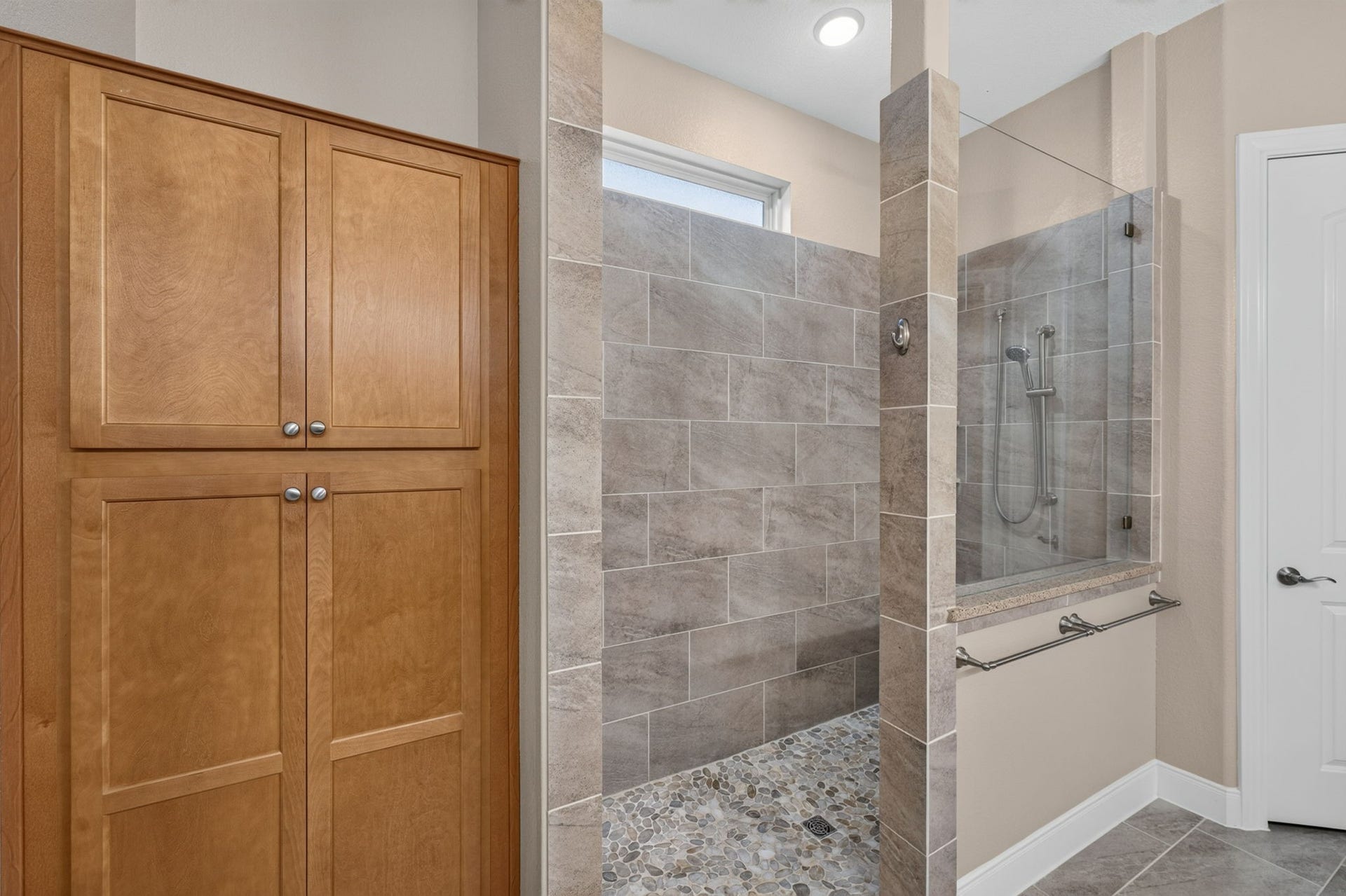 230 Kimblewick Way, The Woodlands, TX 77382 Primary Bath