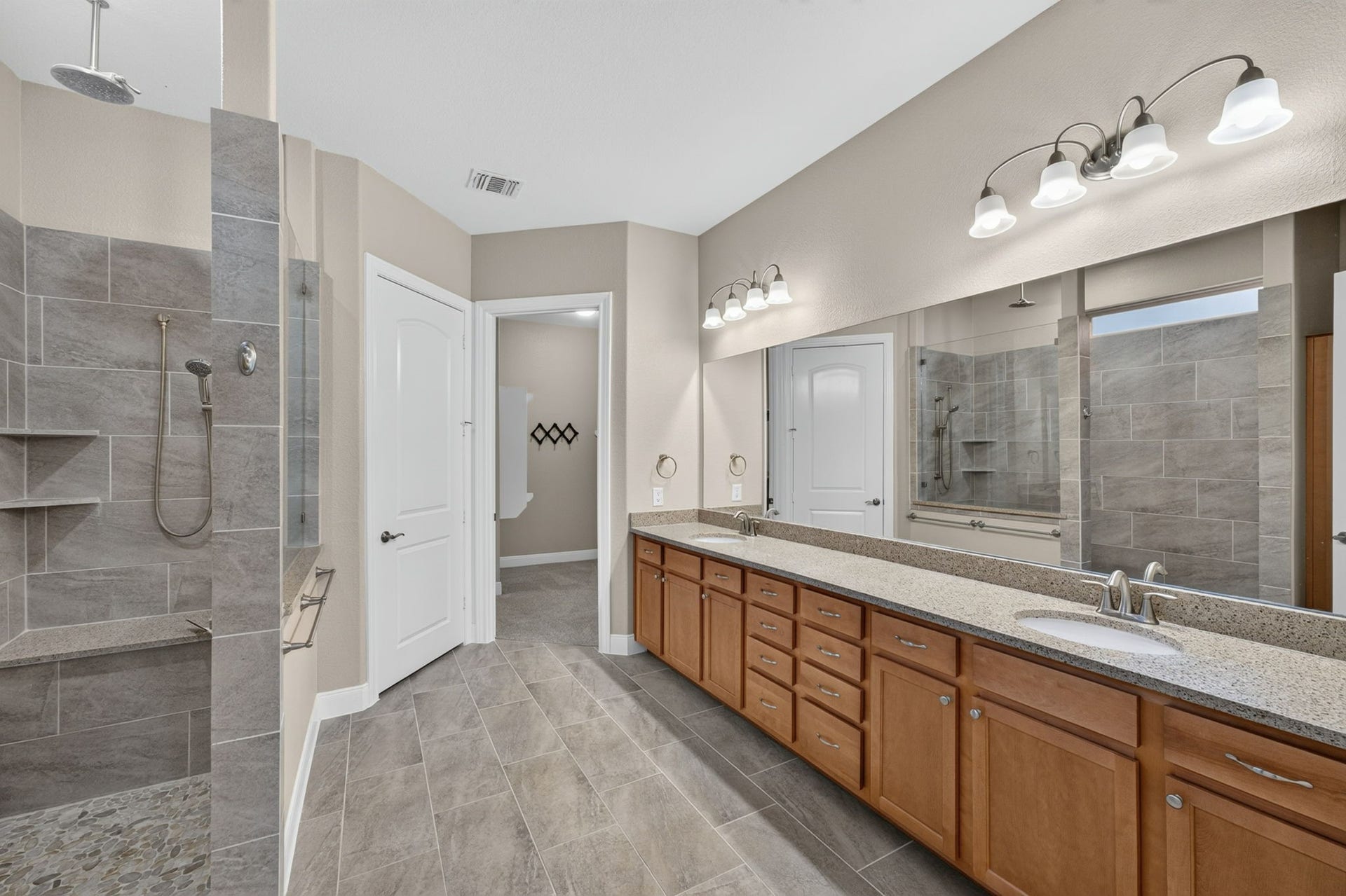 230 Kimblewick Way, The Woodlands, TX 77382 Primary Ensuite Bath