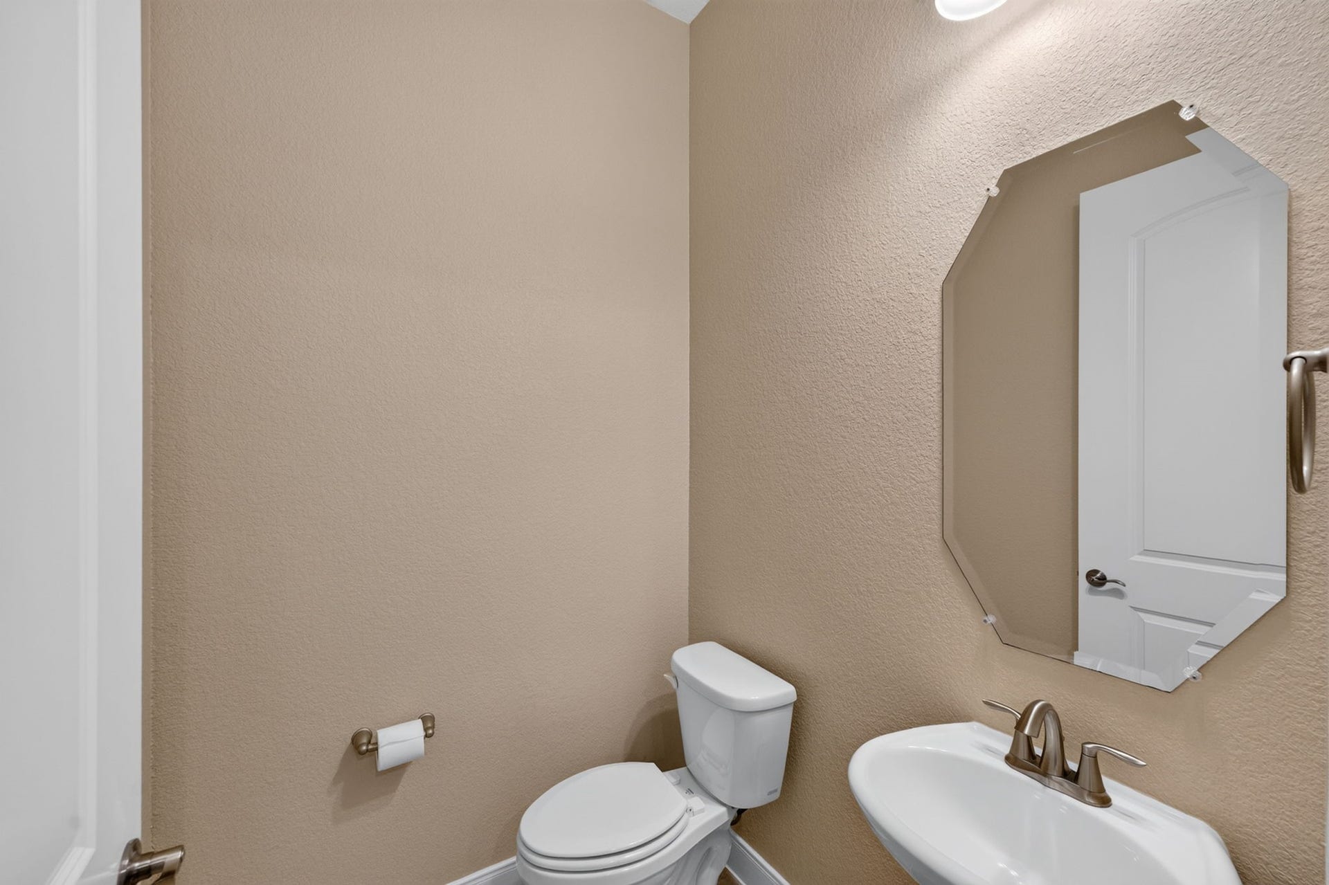 230 Kimblewick Way, The Woodlands, TX 77382 Guest Bath