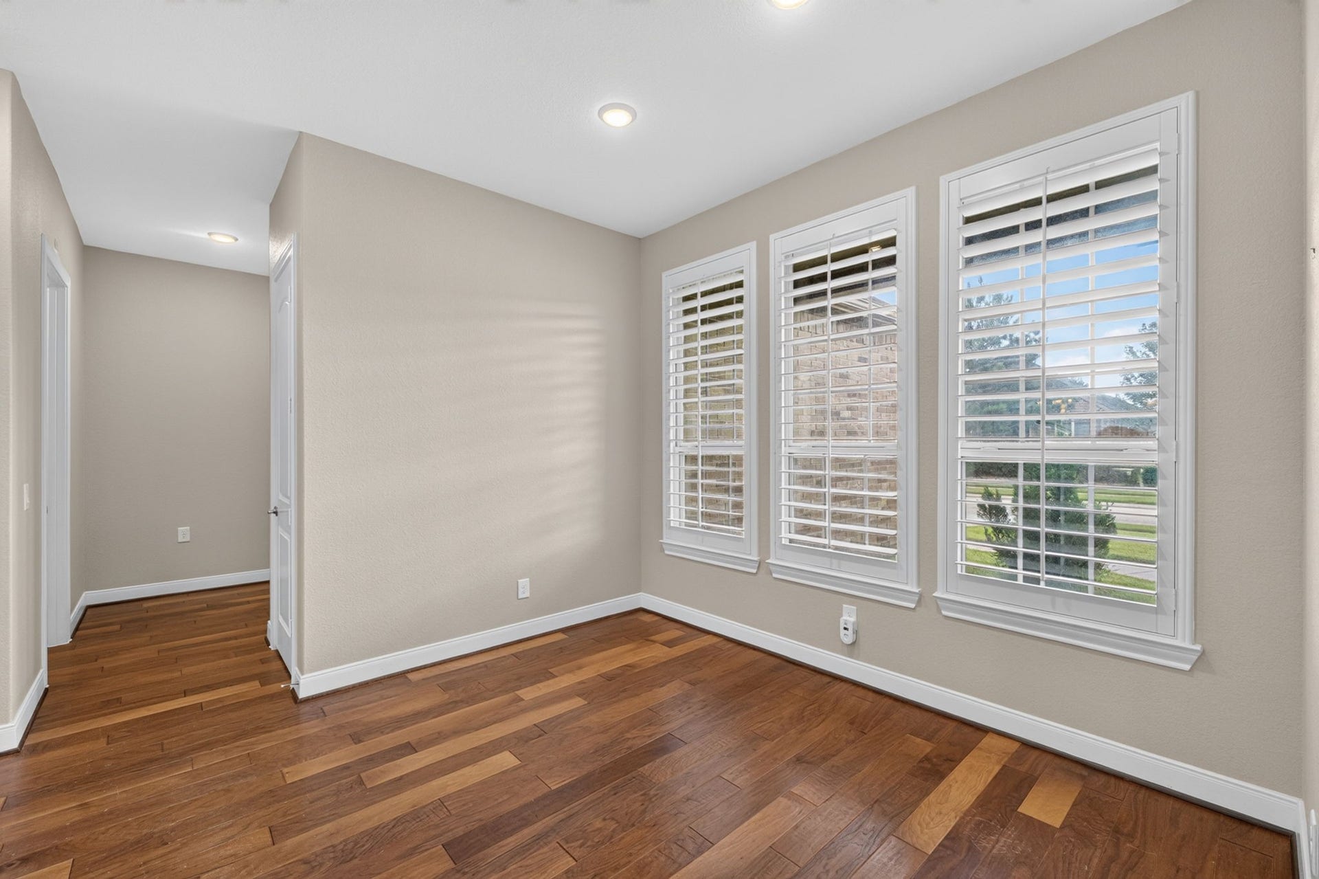 230 Kimblewick Way, The Woodlands, TX 77382 Breakfast Area